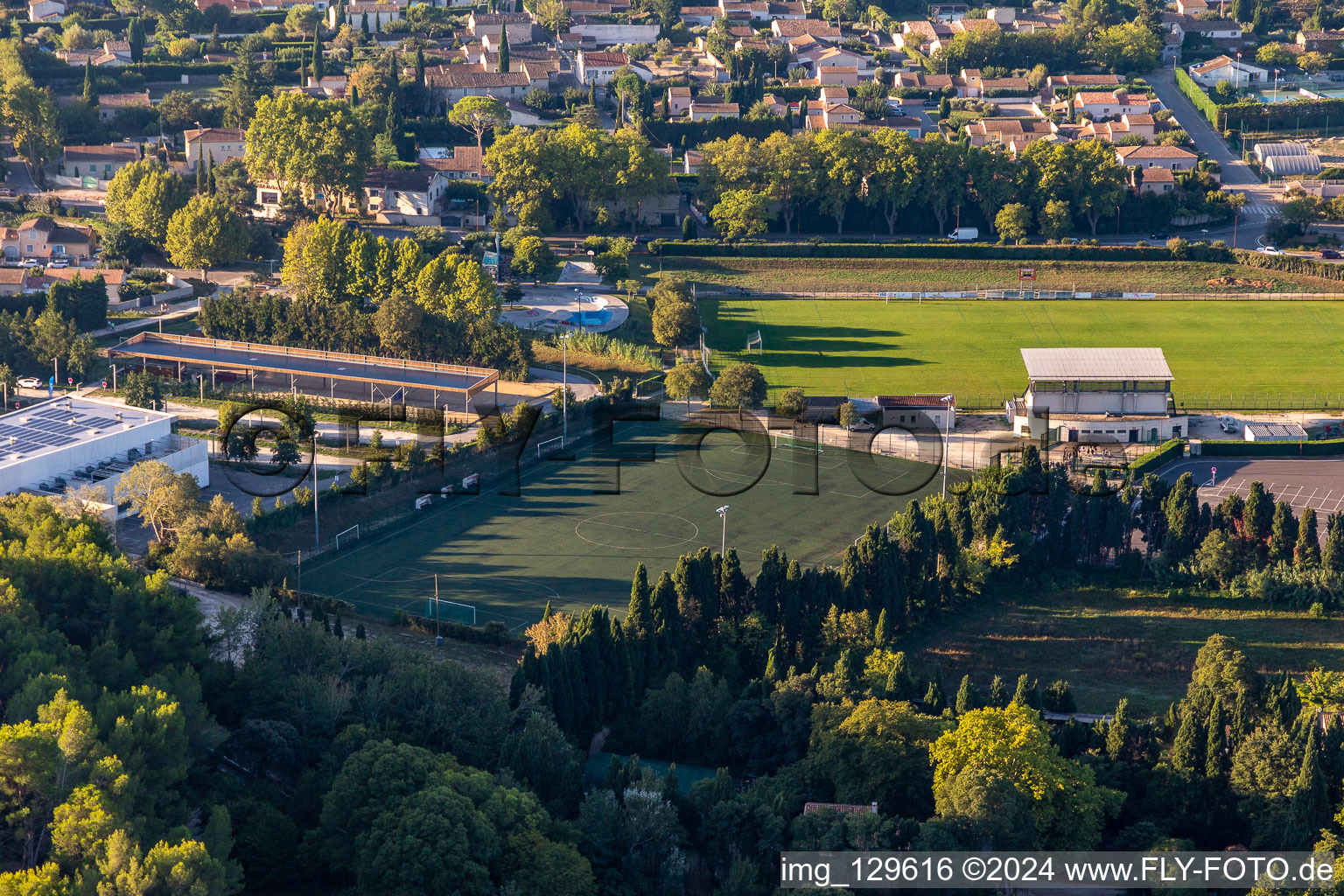 Photographie aérienne de Stade de la Petite Crau à Saint-Rémy-de-Provence dans le département Bouches du Rhône, France