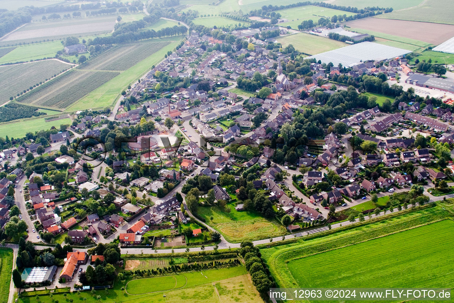 Vue aérienne de De Hamert dans le département Limbourg, Pays-Bas