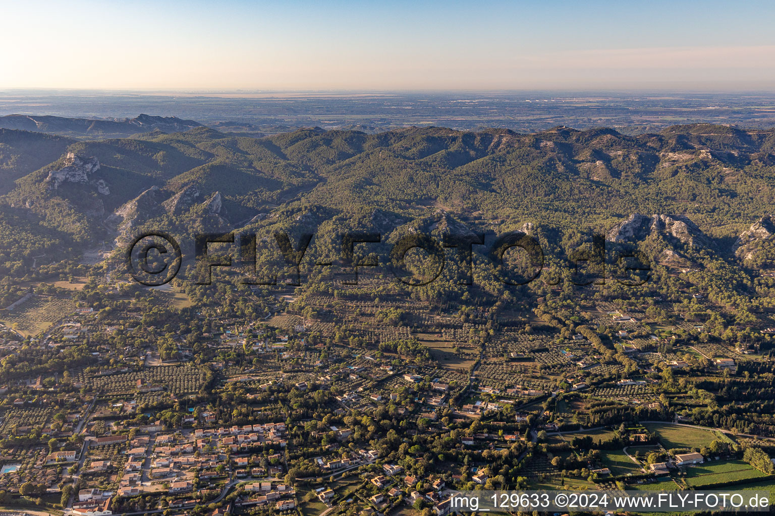 Vue oblique de Massif des Alpilles à Saint-Rémy-de-Provence dans le département Bouches du Rhône, France