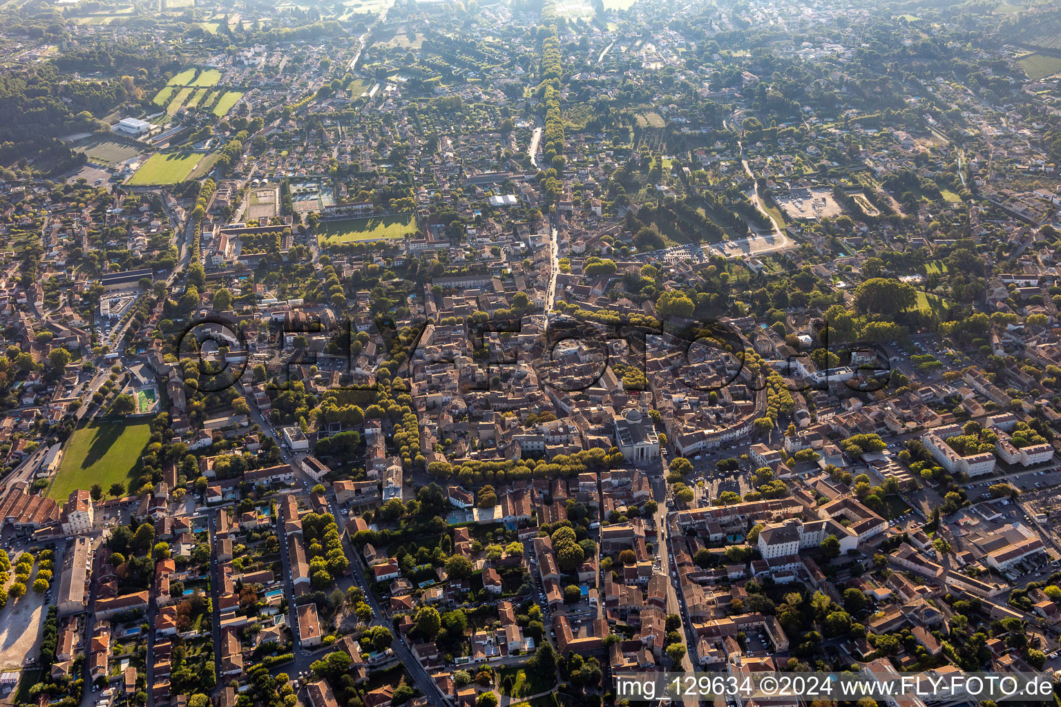 Vue aérienne de Centreville à Saint-Rémy-de-Provence dans le département Bouches du Rhône, France