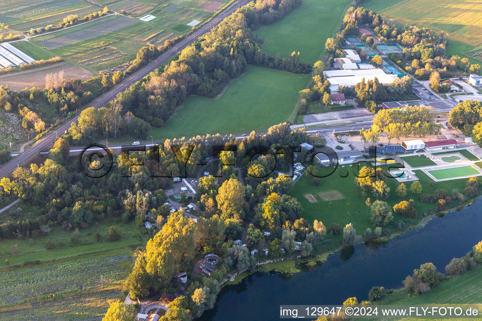 Vue aérienne de Camping de Besançon à Chalezeule dans le département Doubs, France