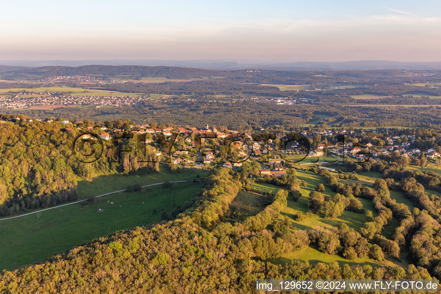 Vue aérienne de Montfaucon dans le département Doubs, France