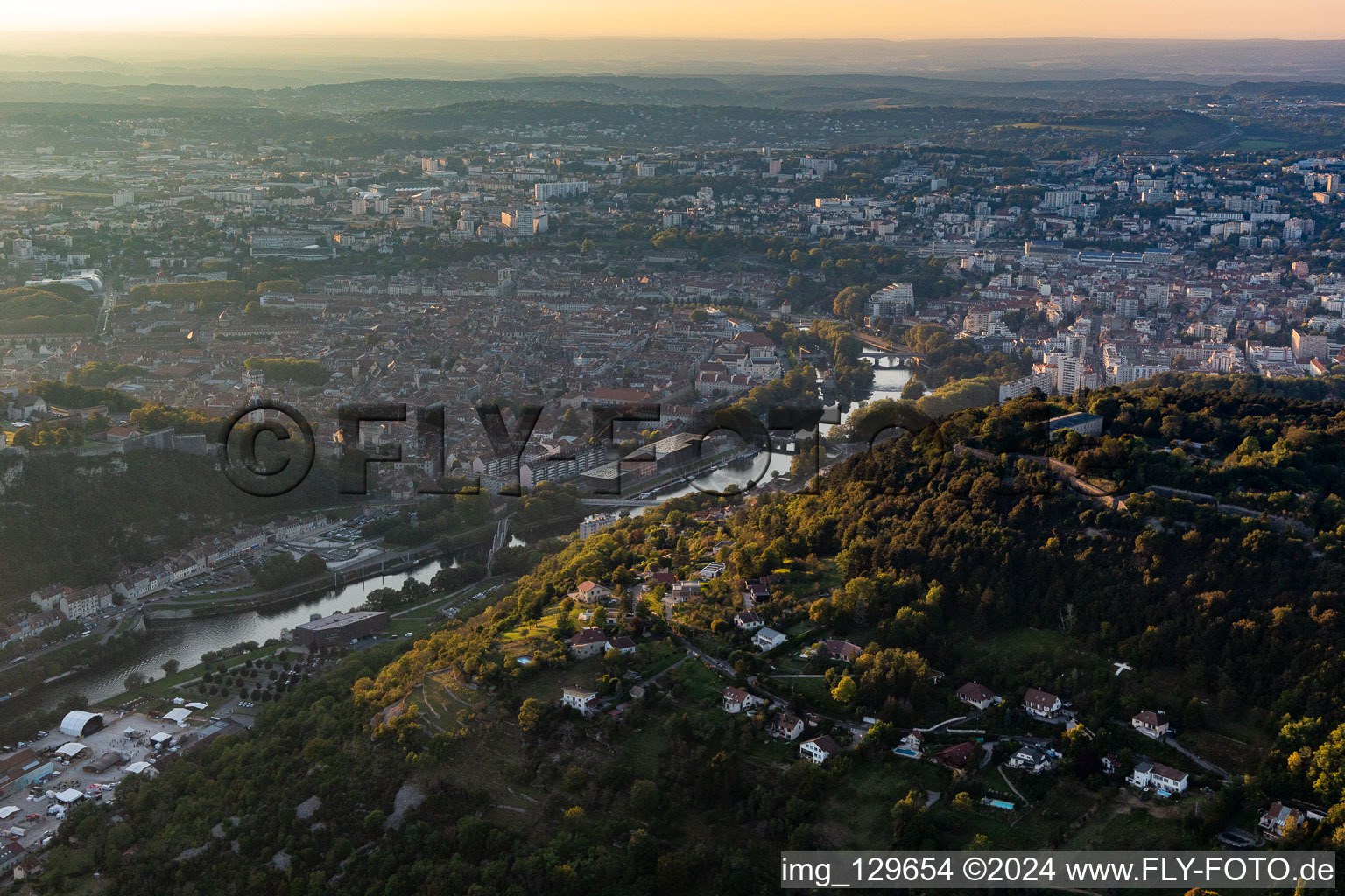 Vue aérienne de Les terrasses de Besançon à le quartier Brégille in Besançon dans le département Doubs, France