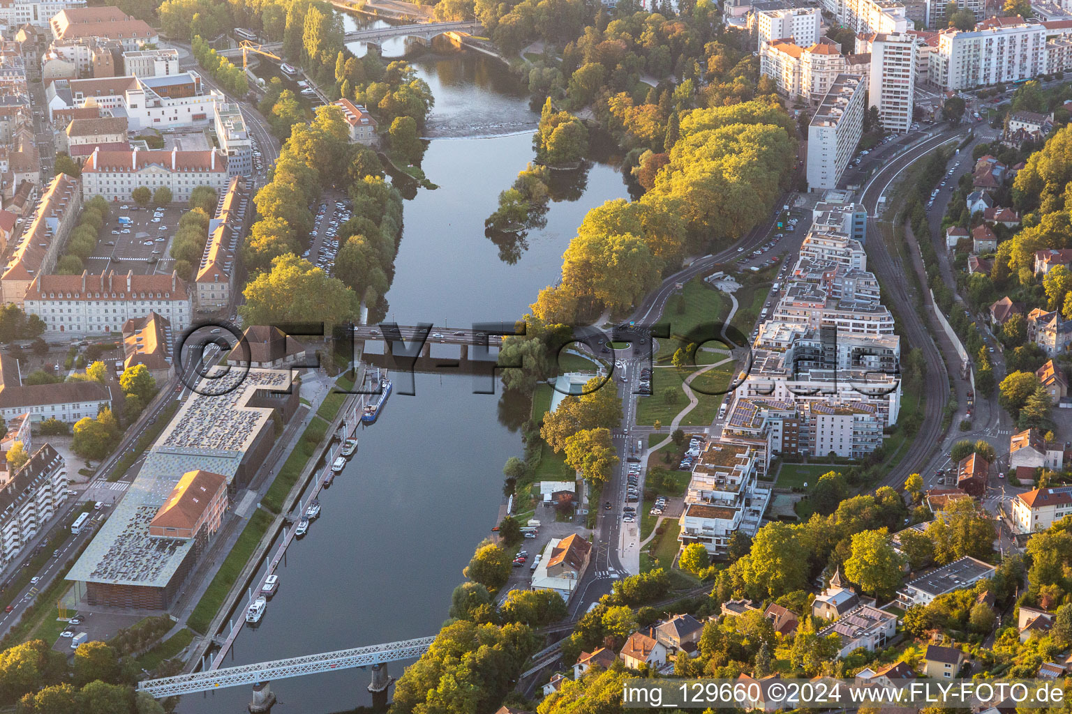 Vue aérienne de Cité des Arts à le quartier Sarrail in Besançon dans le département Doubs, France