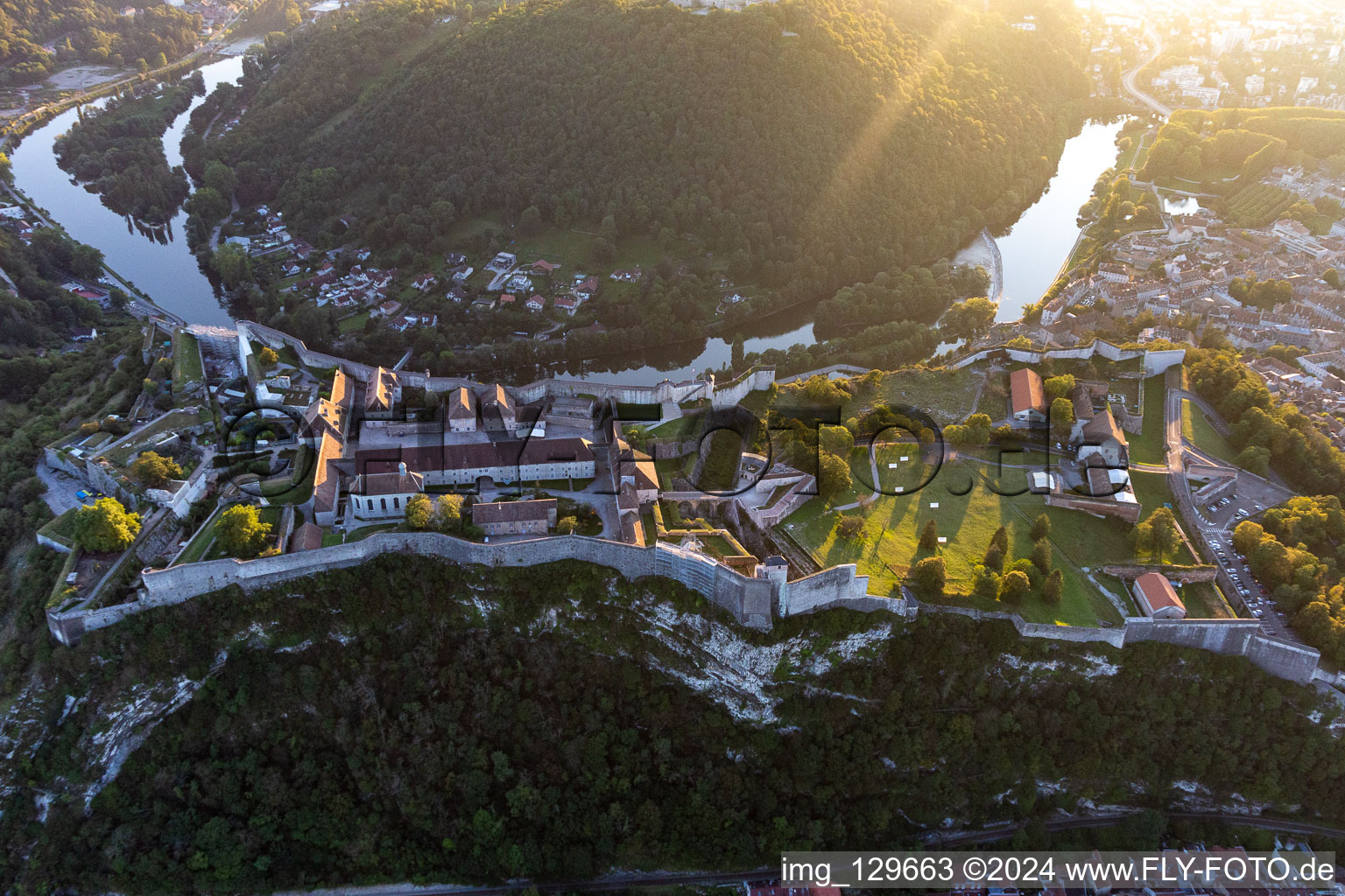 Vue aérienne de Et Zoo de Besançon à le quartier Citadelle in Besançon dans le département Doubs, France