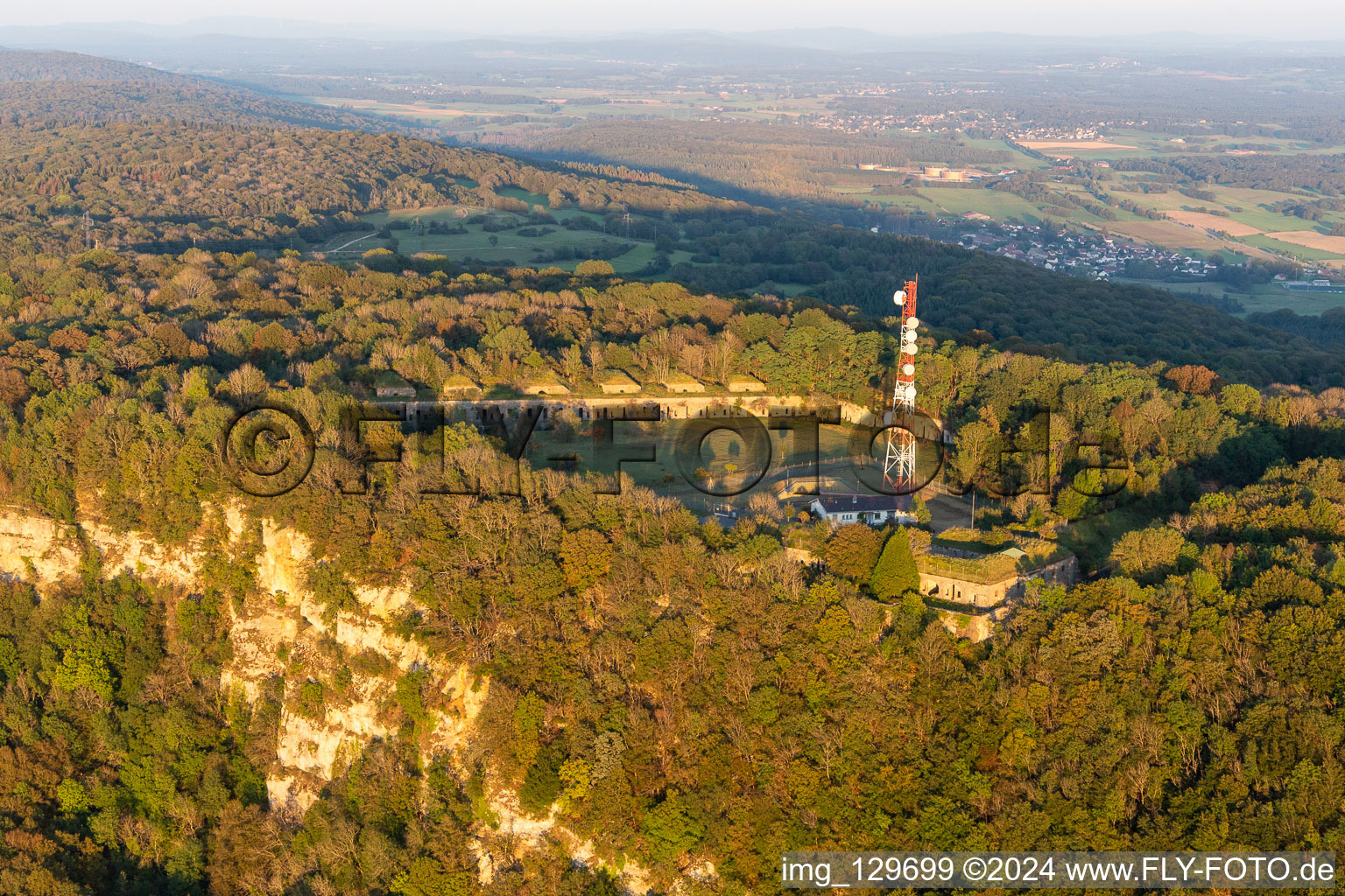 Vue aérienne de Fort de Montfaucon à Montfaucon dans le département Doubs, France