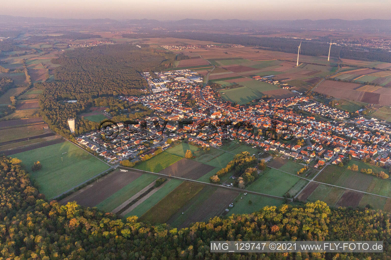 Vue oblique de Hatzenbühl dans le département Rhénanie-Palatinat, Allemagne