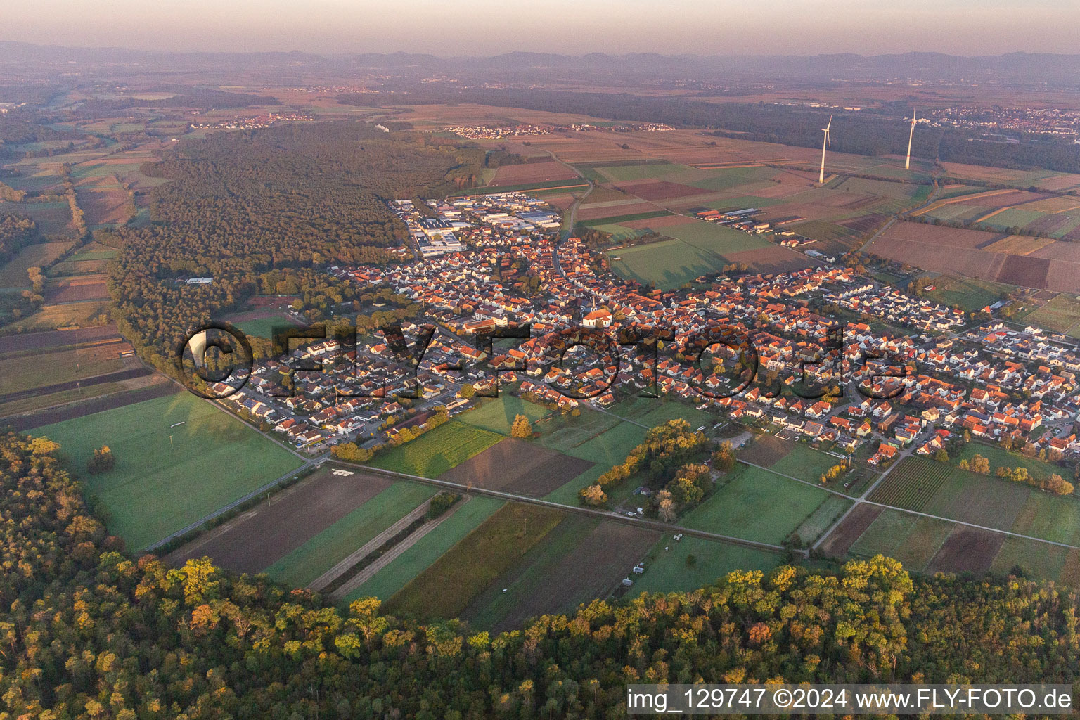 Vue oblique de Hatzenbühl dans le département Rhénanie-Palatinat, Allemagne