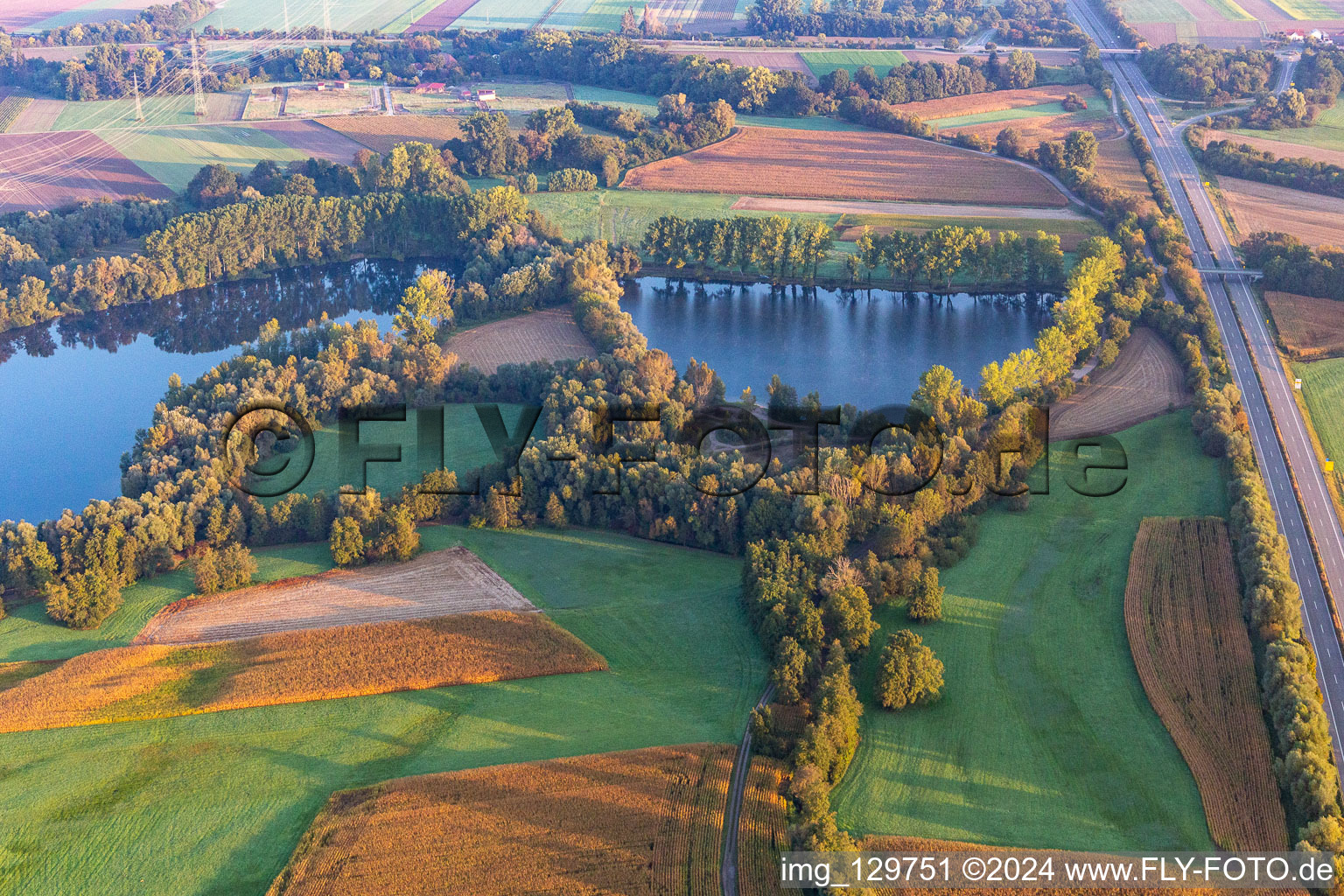 Rheinzabern dans le département Rhénanie-Palatinat, Allemagne vue du ciel