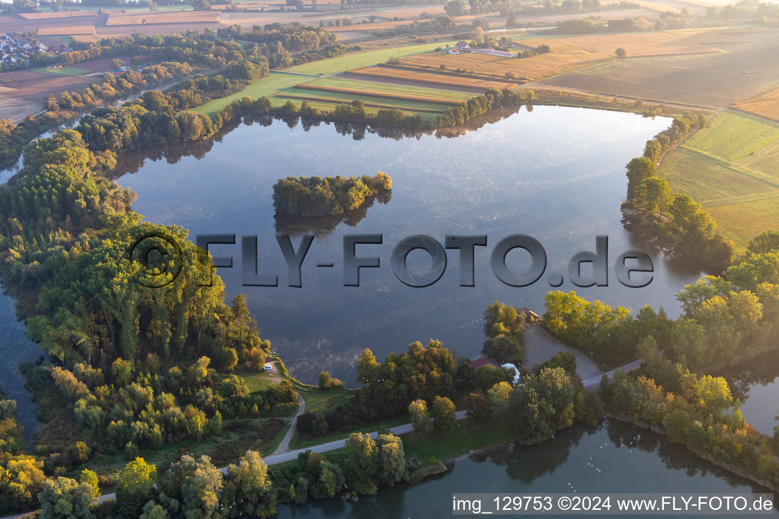 Vue aérienne de Vieux Rhin à Neupotz dans le département Rhénanie-Palatinat, Allemagne