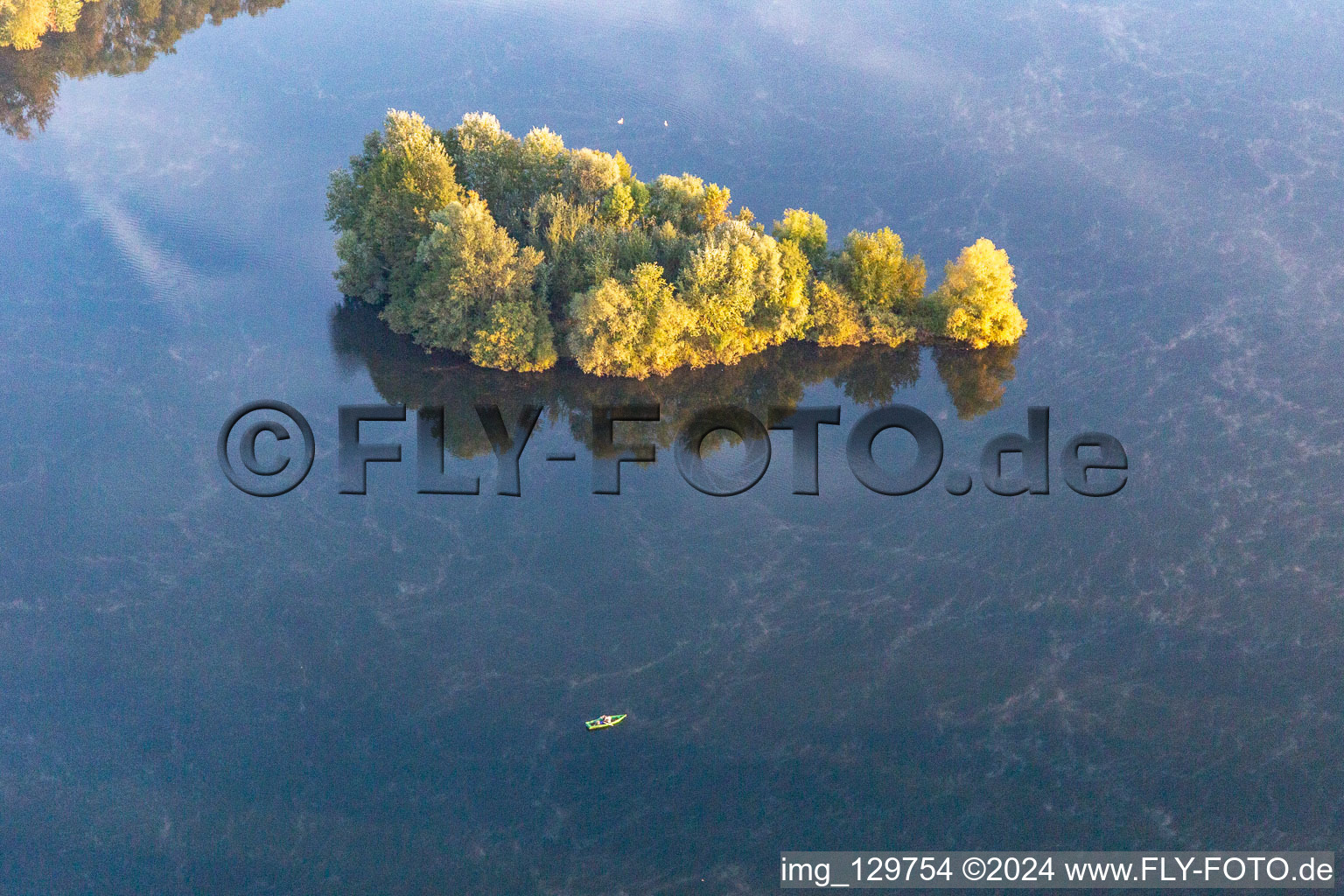 Vue aérienne de Pêcheur du matin à Neupotz dans le département Rhénanie-Palatinat, Allemagne