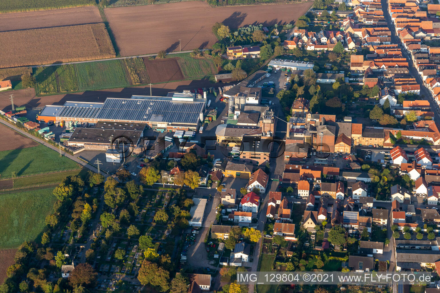 Vue aérienne de BRASSERIE BELLHEIMER - PARK & Bellheimer Breweries GmbH & Co. KG à Bellheim dans le département Rhénanie-Palatinat, Allemagne