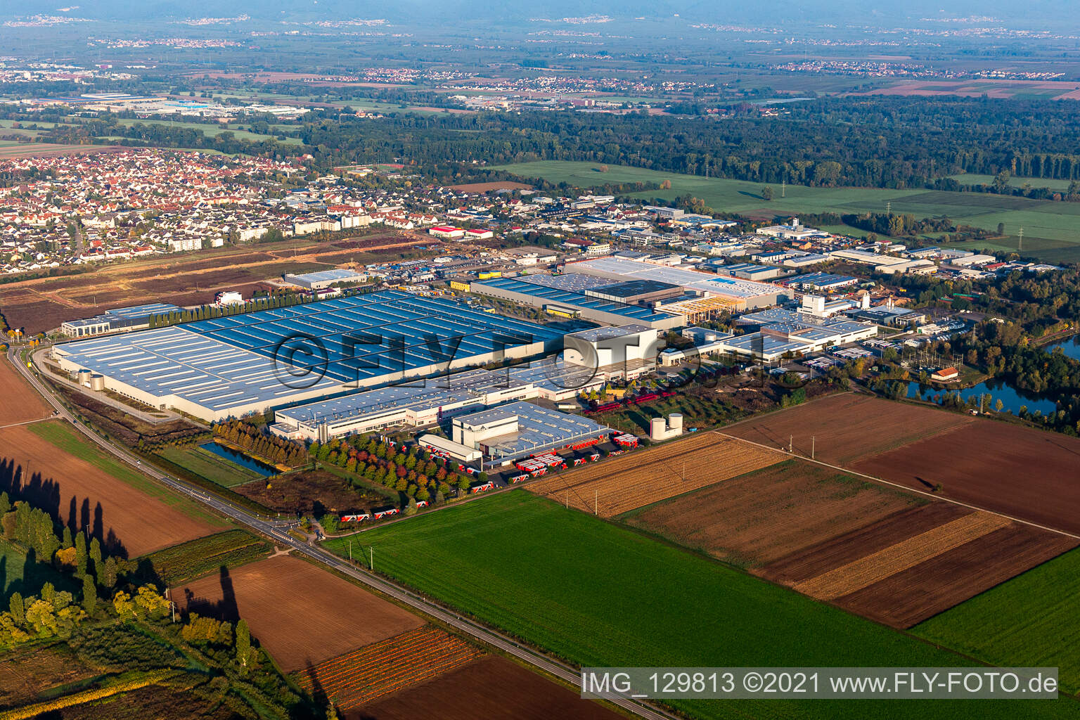 Vue aérienne de Zone industrielle Interpark à Offenbach an der Queich dans le département Rhénanie-Palatinat, Allemagne