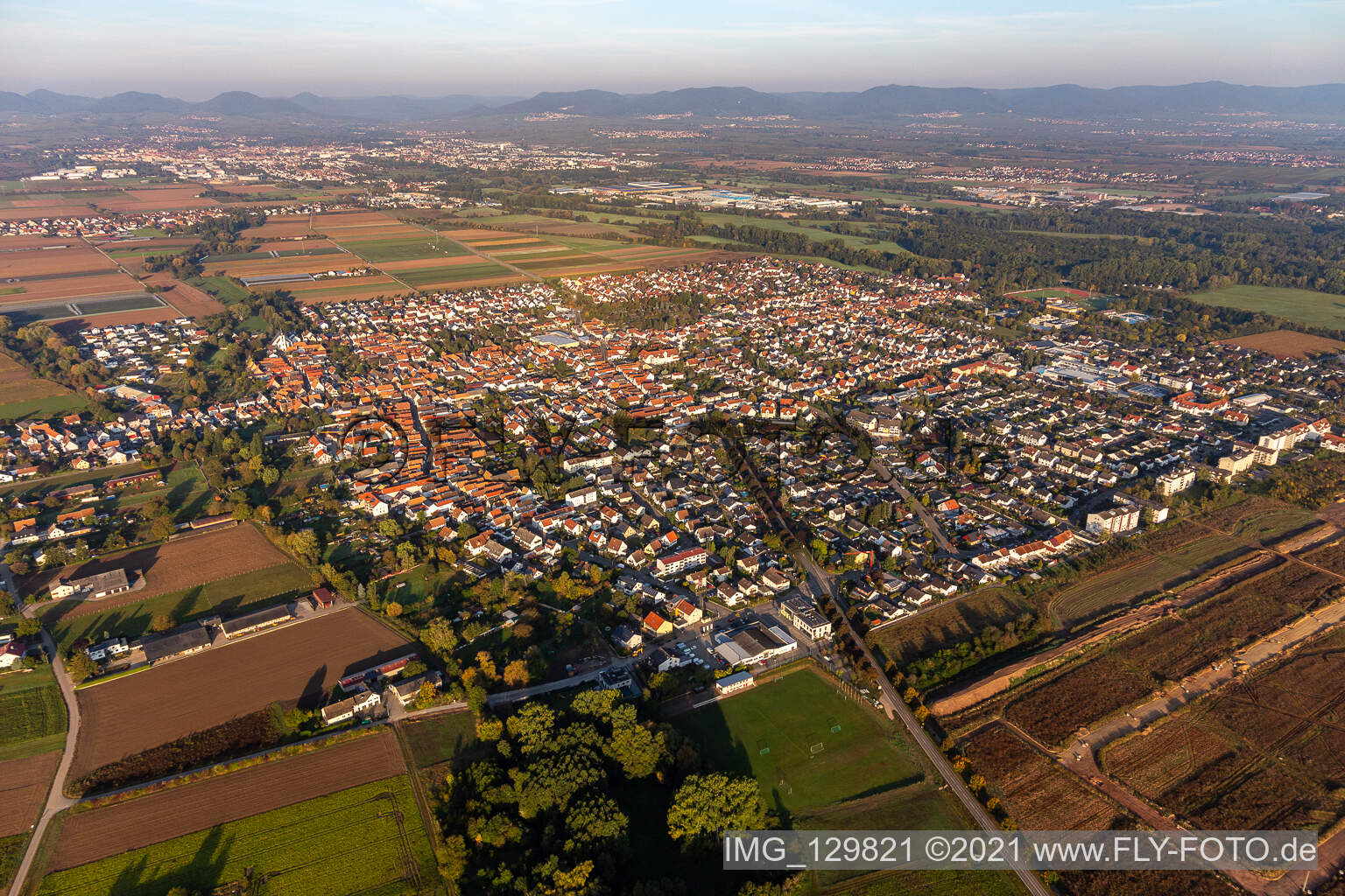 Offenbach an der Queich dans le département Rhénanie-Palatinat, Allemagne d'en haut