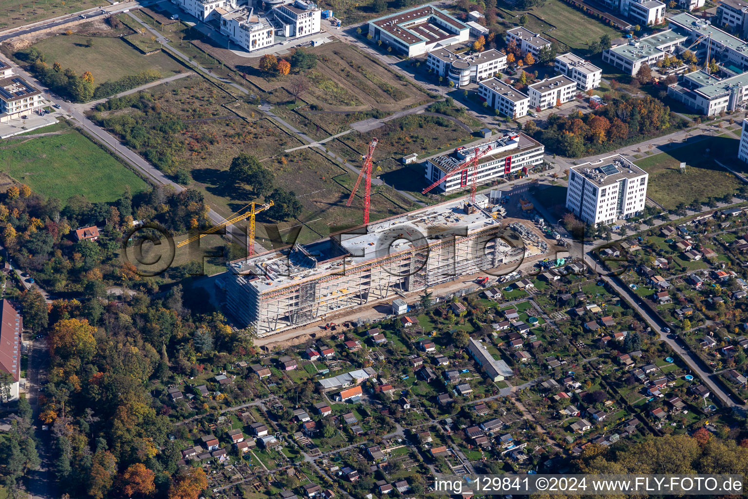 Photographie aérienne de Chantier pour la construction d'un nouvel immeuble de bureaux pour Vector Informatik GmbH sur Emmy-Noether-Straße dans le parc technologique Karlsruhe à le quartier Rintheim in Karlsruhe dans le département Bade-Wurtemberg, Allemagne