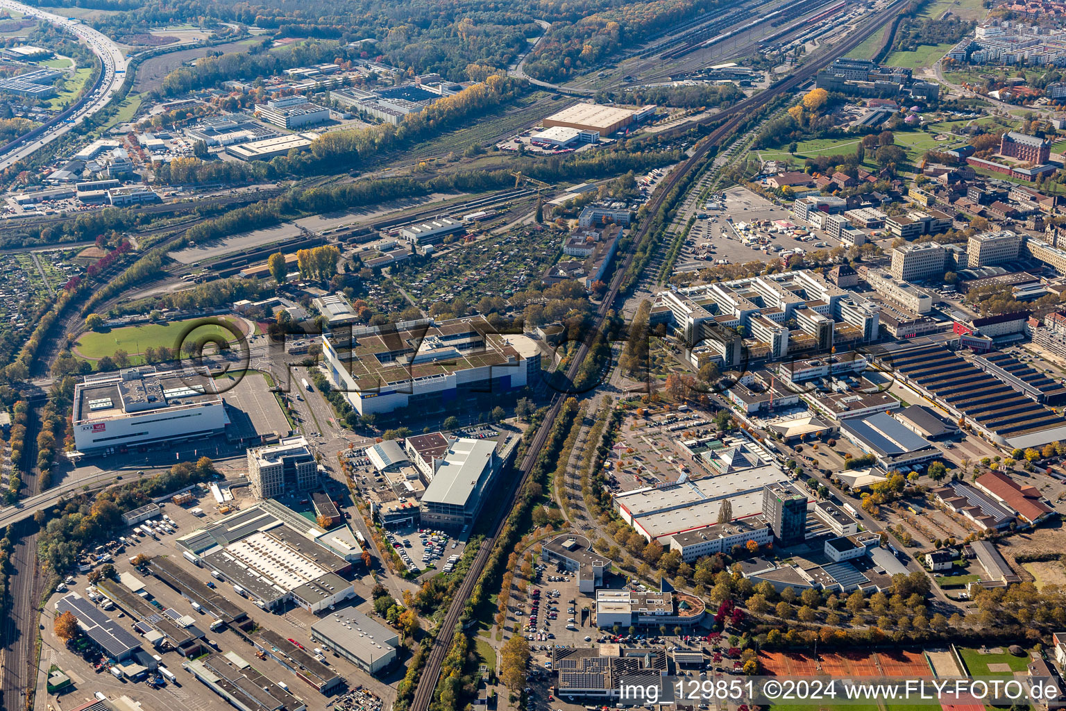 Vue aérienne de Magasins de meubles IKEA et XXXLutz sur Gerwigstr à le quartier Rintheim in Karlsruhe dans le département Bade-Wurtemberg, Allemagne