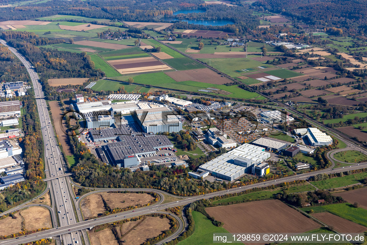 Vue aérienne de Zone industrielle Herdweg à le quartier Durlach in Karlsruhe dans le département Bade-Wurtemberg, Allemagne