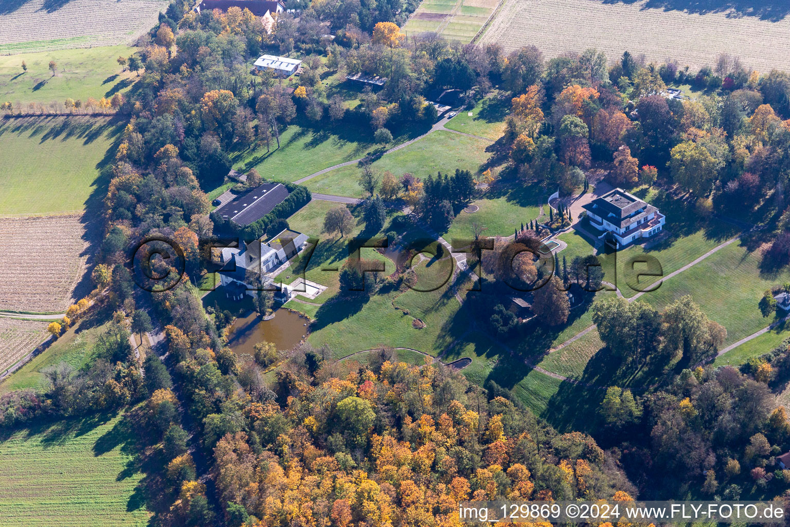 Vue aérienne de Ancienne villa de forgeron à le quartier Durlach in Karlsruhe dans le département Bade-Wurtemberg, Allemagne