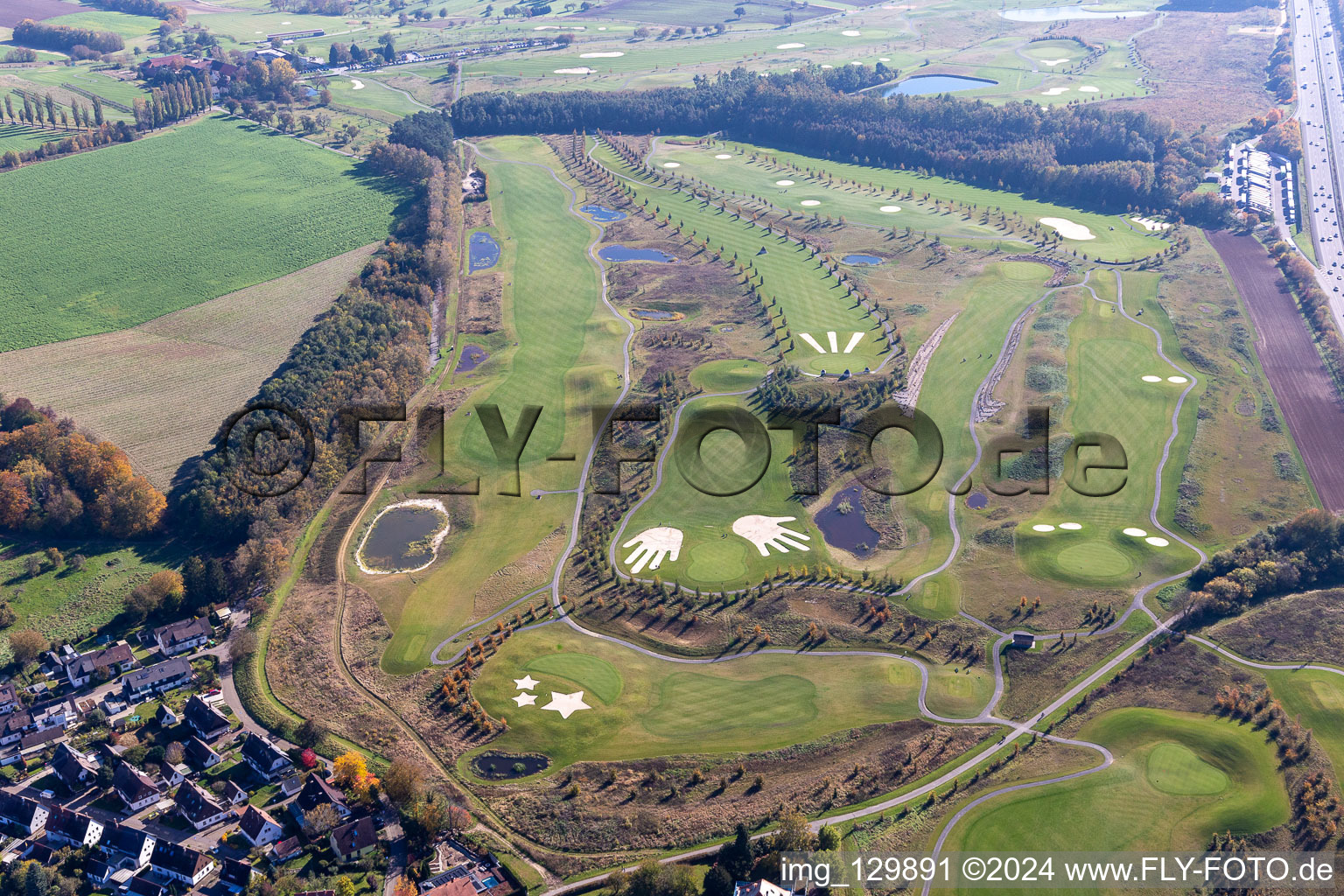 Superficie du parcours de golf Golfpark Karlsruhe GOLF absolu à le quartier Hohenwettersbach in Karlsruhe dans le département Bade-Wurtemberg, Allemagne d'en haut