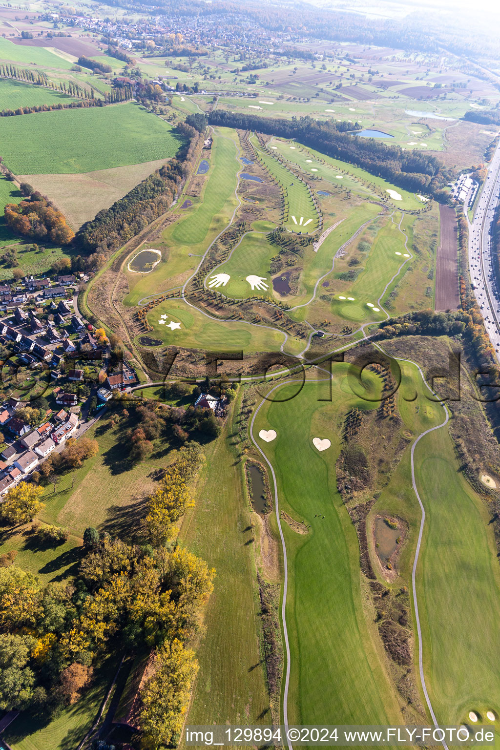 Superficie du parcours de golf Golfpark Karlsruhe GOLF absolu à le quartier Hohenwettersbach in Karlsruhe dans le département Bade-Wurtemberg, Allemagne hors des airs