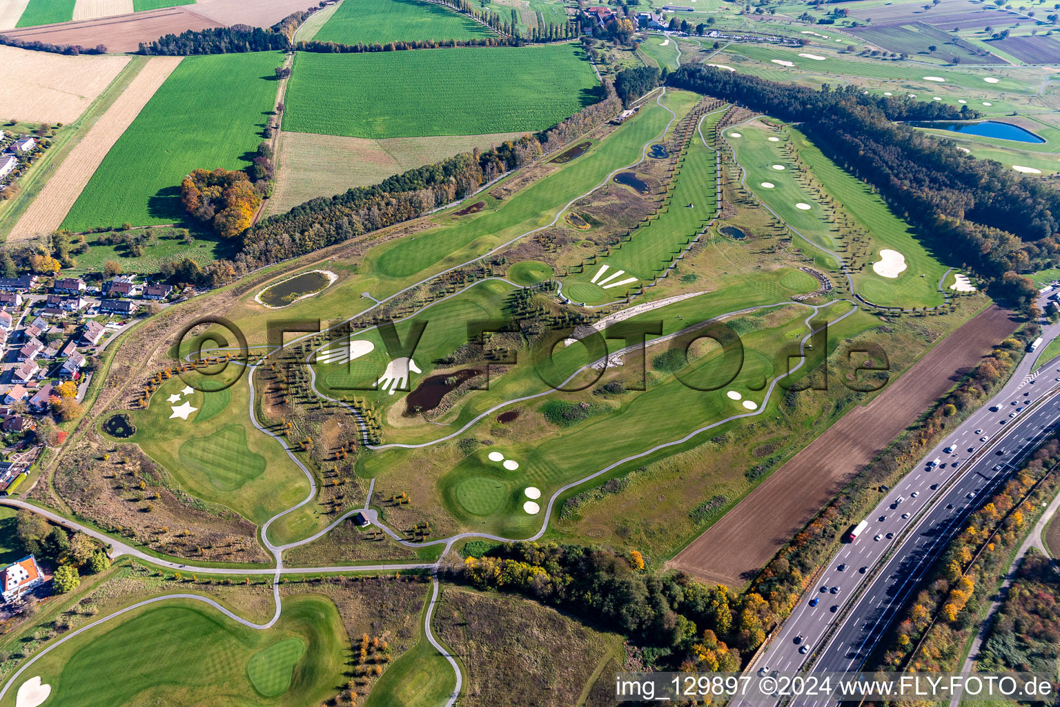 Superficie du parcours de golf Golfpark Karlsruhe GOLF absolu à le quartier Hohenwettersbach in Karlsruhe dans le département Bade-Wurtemberg, Allemagne vue d'en haut