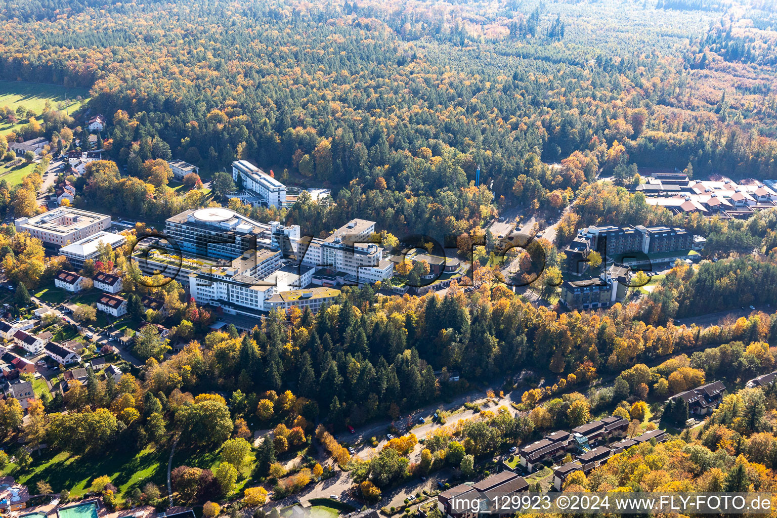 Vue aérienne de SRH Klinikum Karlsbad-Langensteinbach GmbH à le quartier Langensteinbach in Karlsbad dans le département Bade-Wurtemberg, Allemagne