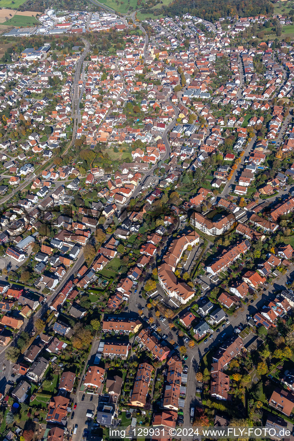 Vue d'oiseau de Quartier Langensteinbach in Karlsbad dans le département Bade-Wurtemberg, Allemagne