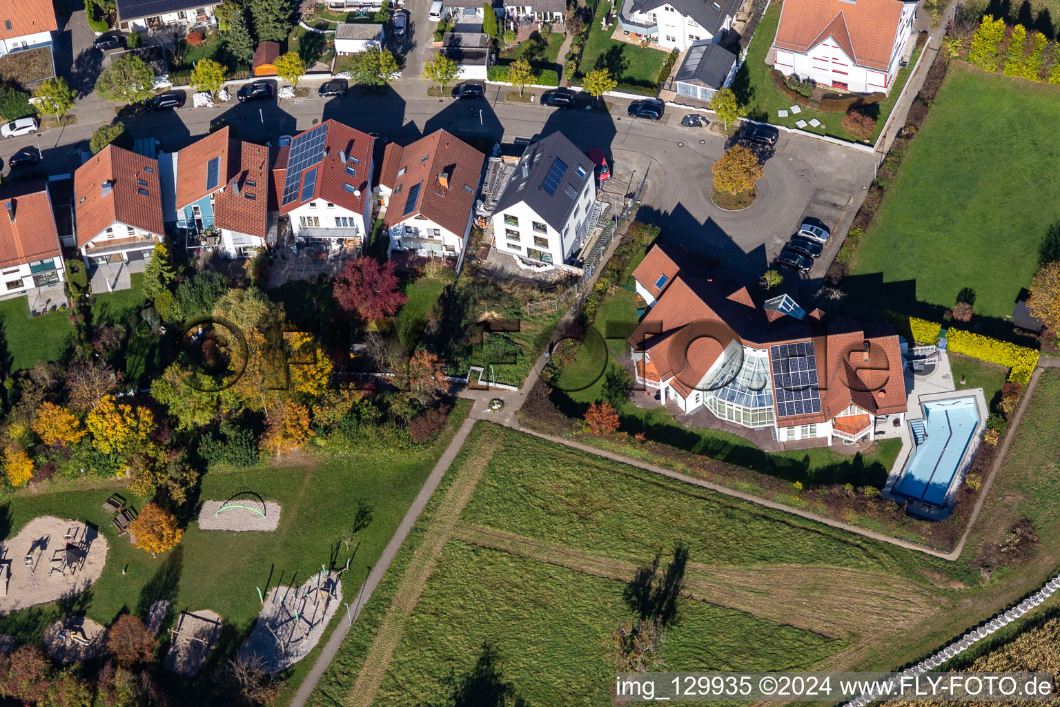 Vue aérienne de Rue des Lilas à le quartier Langensteinbach in Karlsbad dans le département Bade-Wurtemberg, Allemagne