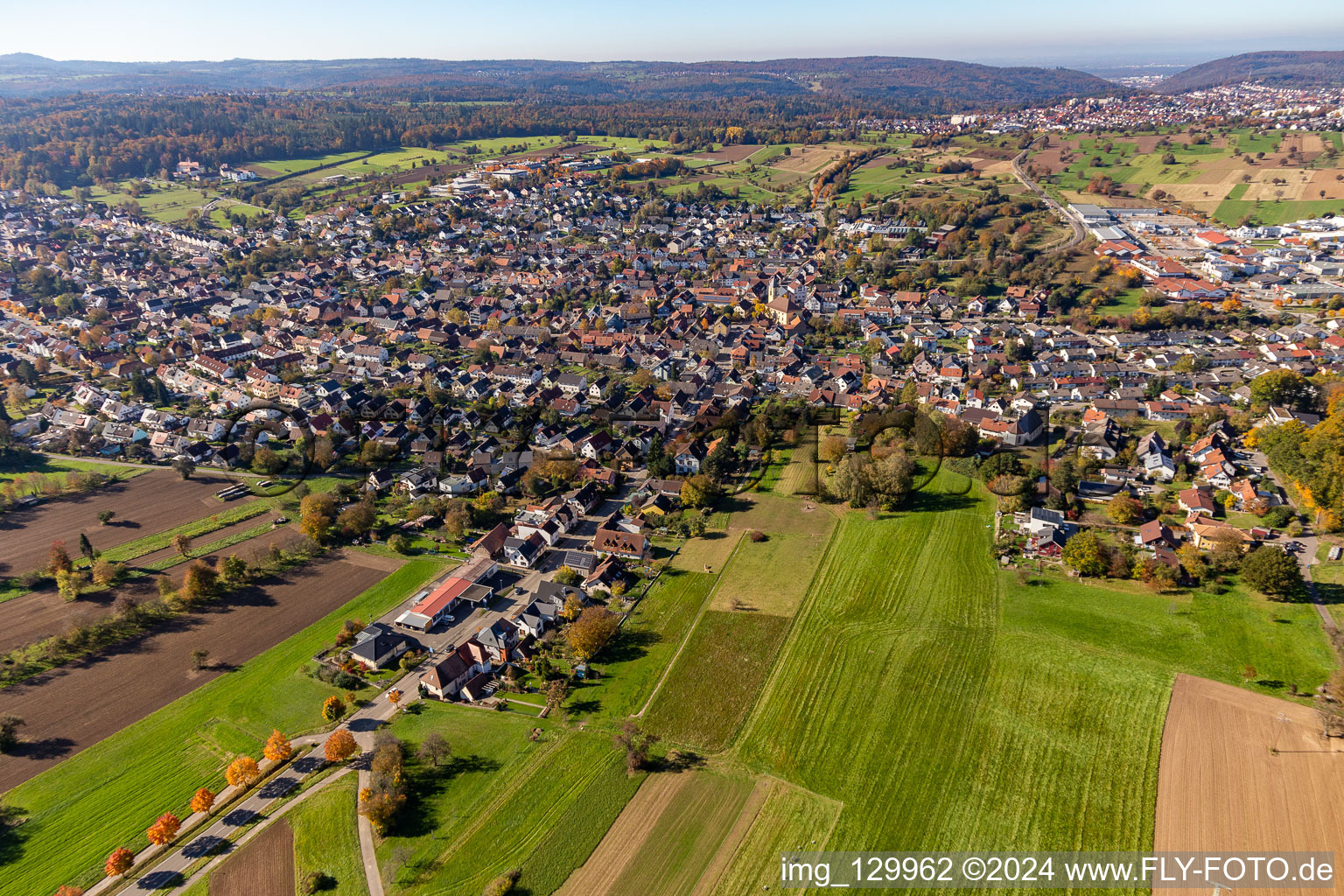 Quartier Langensteinbach in Karlsbad dans le département Bade-Wurtemberg, Allemagne vue du ciel