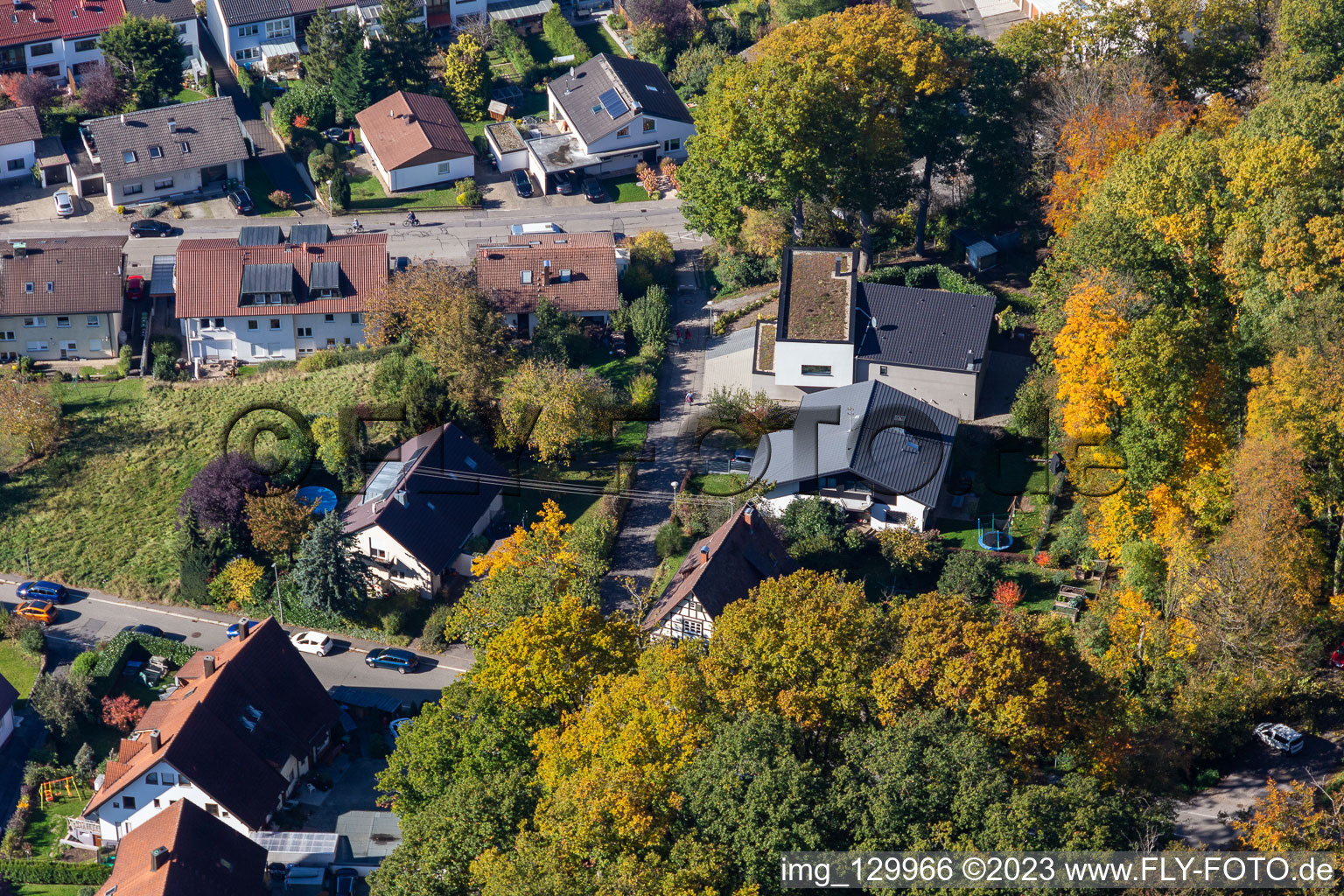 Photographie aérienne de Wilhelm-Roether-Strasse à le quartier Langensteinbach in Karlsbad dans le département Bade-Wurtemberg, Allemagne