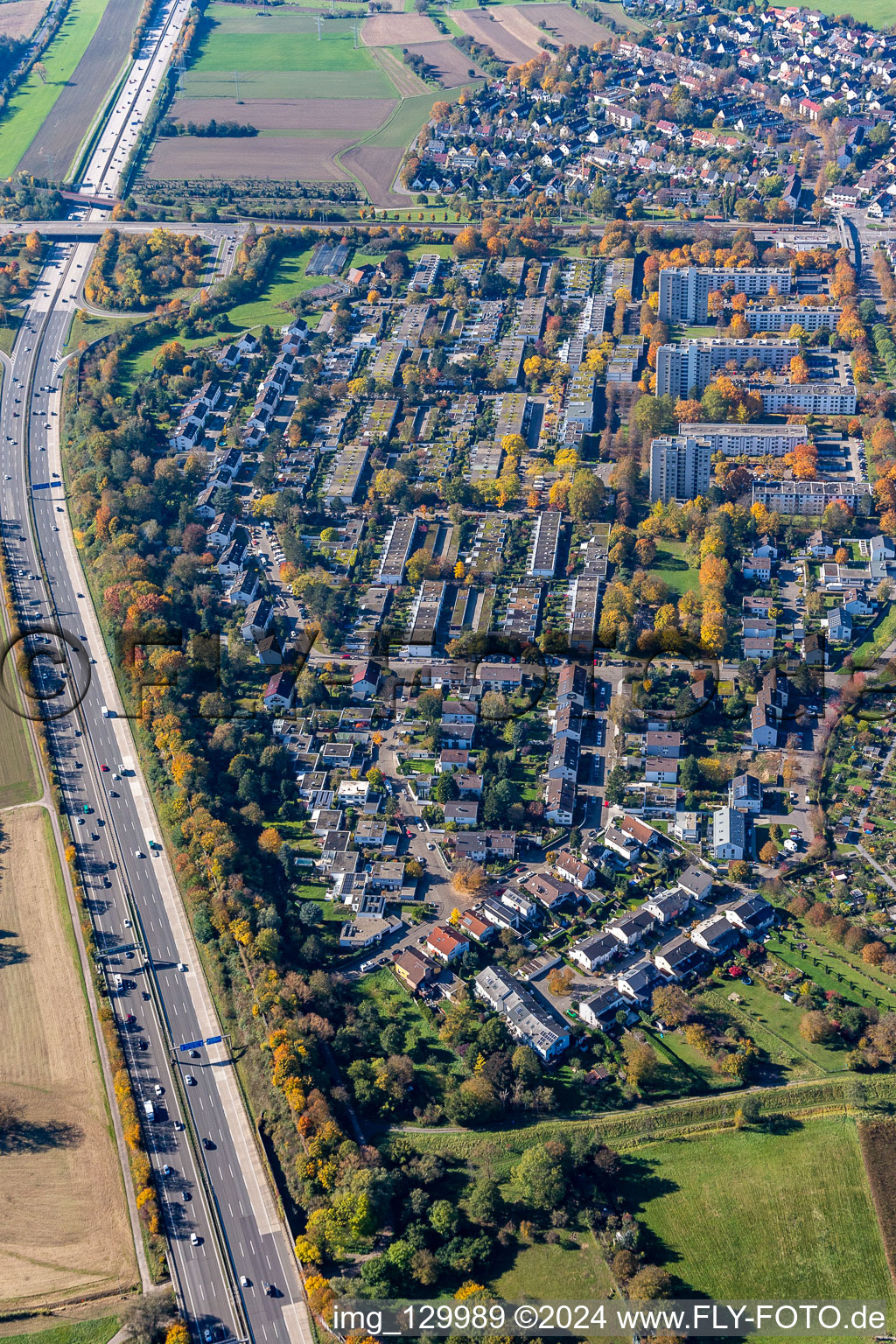 Vue aérienne de Le long du tracé de l'autoroute A5 à le quartier Rüppurr in Karlsruhe dans le département Bade-Wurtemberg, Allemagne