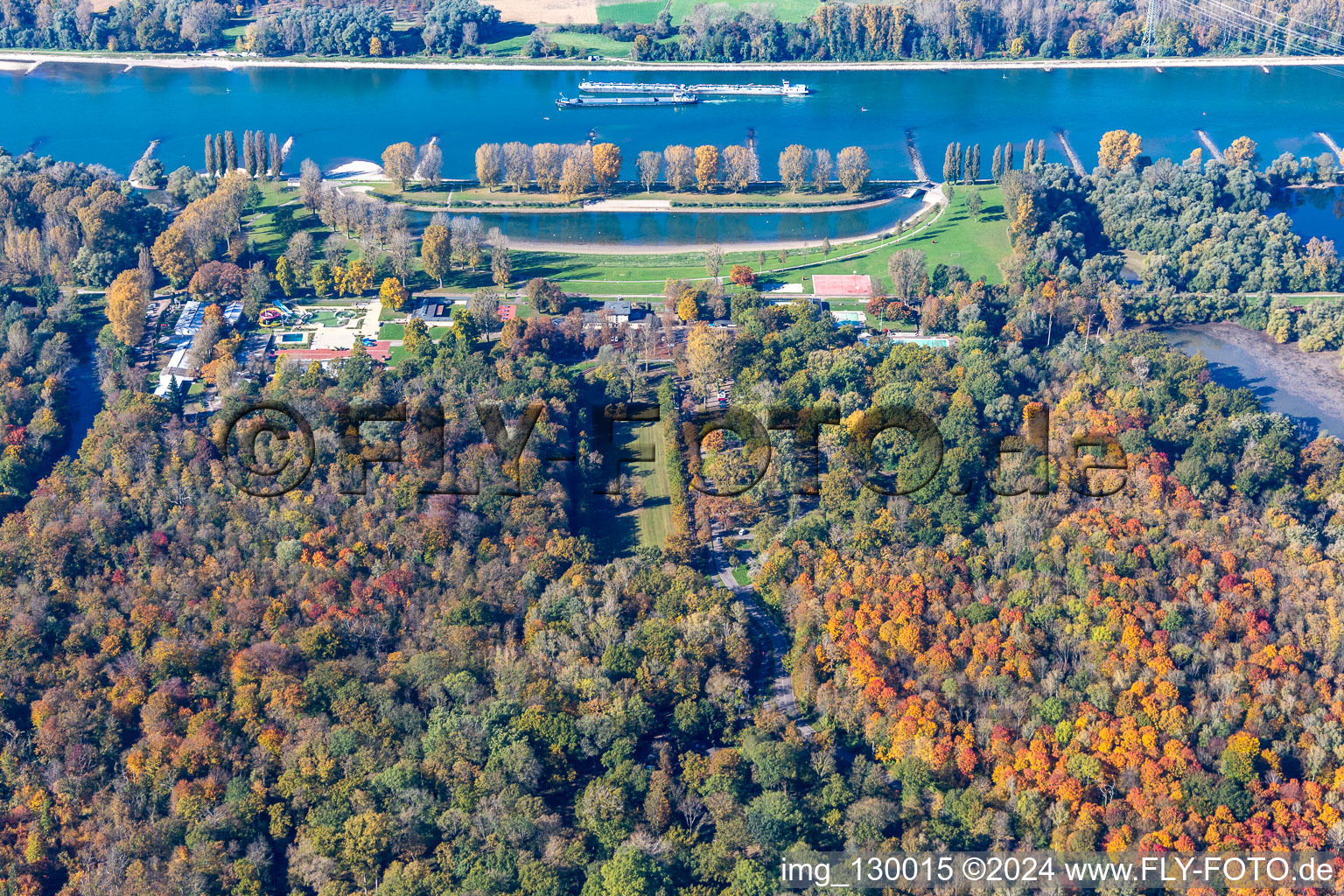 Vue aérienne de Rheinstrandbad Rappenwörth à le quartier Daxlanden in Karlsruhe dans le département Bade-Wurtemberg, Allemagne