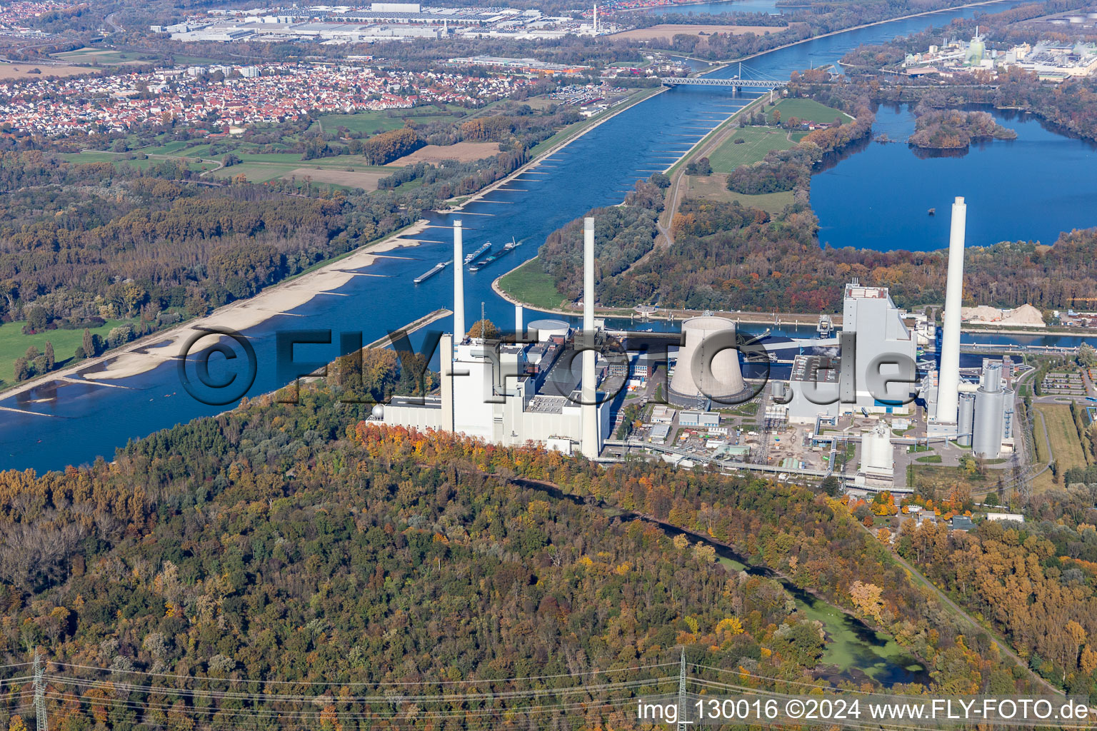 Vue aérienne de Centrales électriques d'EnBW Energie Baden-Württemberg AG sur le Rhin à le quartier Daxlanden in Karlsruhe dans le département Bade-Wurtemberg, Allemagne