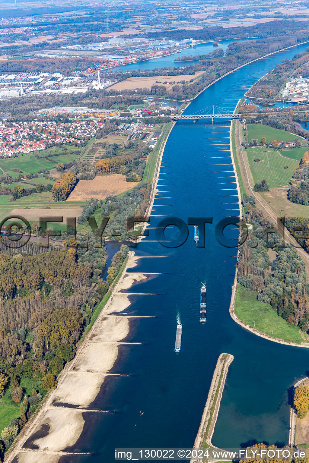 Vue aérienne de Rhin à le quartier Daxlanden in Karlsruhe dans le département Bade-Wurtemberg, Allemagne