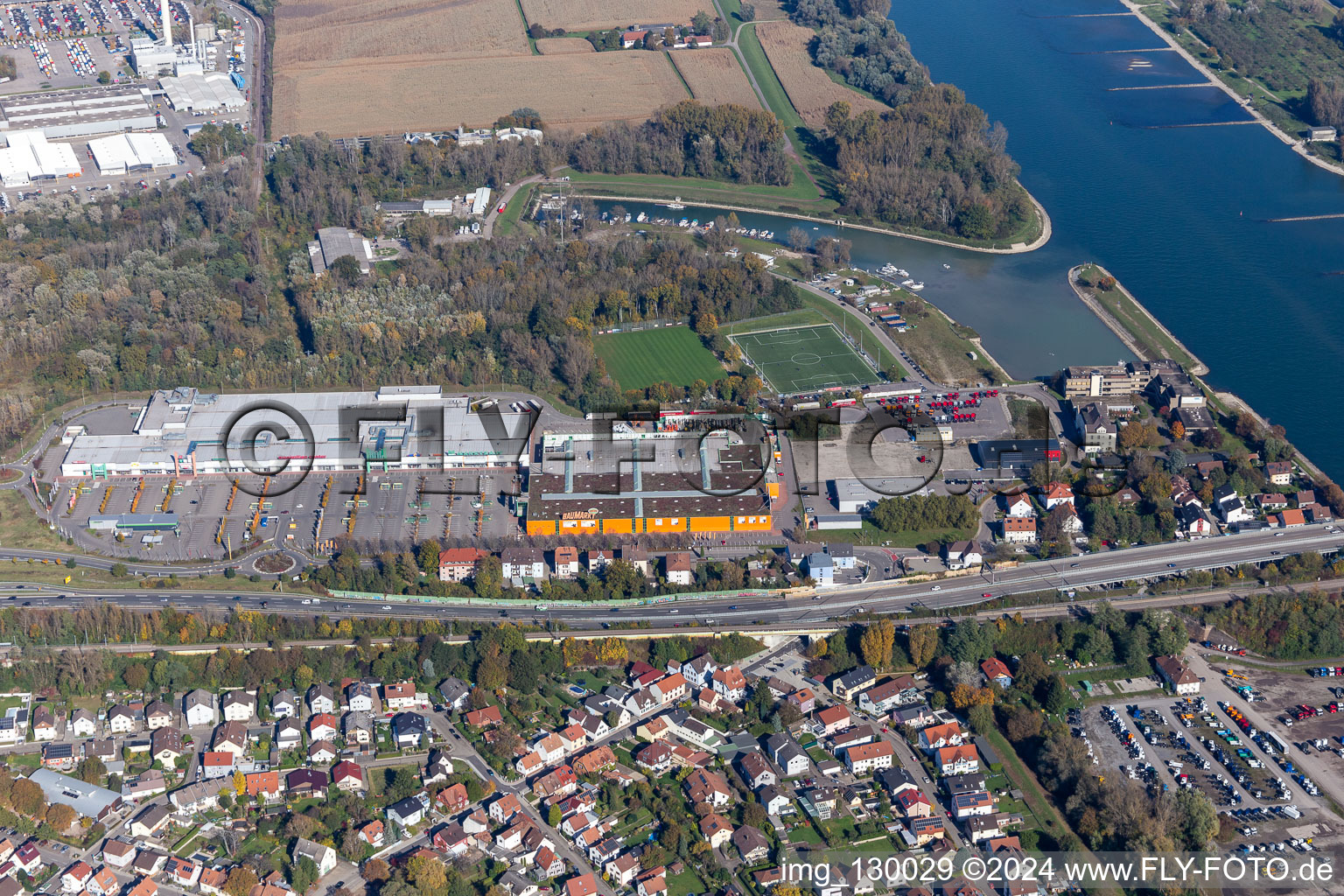 Vue aérienne de Centre Maximilien à le quartier Maximiliansau in Wörth am Rhein dans le département Rhénanie-Palatinat, Allemagne