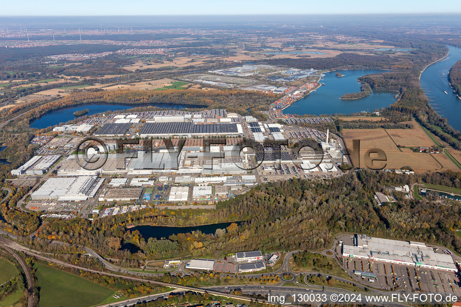 Vue aérienne de Usine Daimler AG Mercedes-Benz à Wörth à le quartier Maximiliansau in Wörth am Rhein dans le département Rhénanie-Palatinat, Allemagne