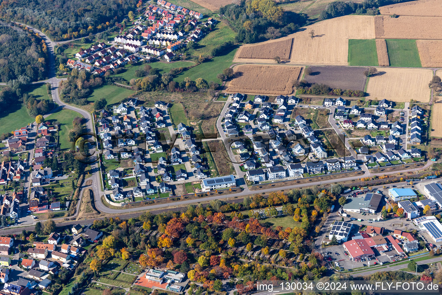 Wörth am Rhein dans le département Rhénanie-Palatinat, Allemagne du point de vue du drone