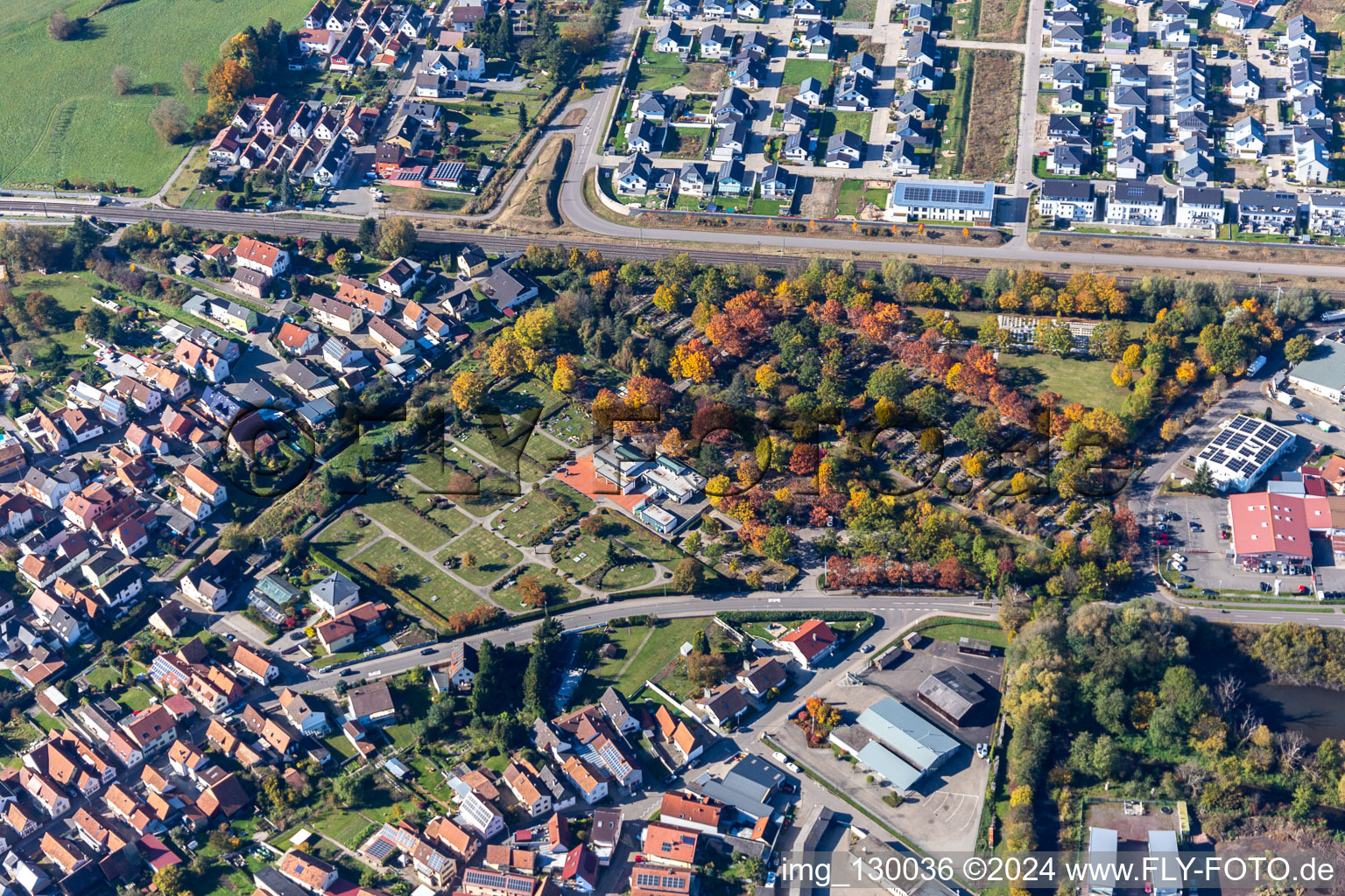 Vue aérienne de Cimetière à Wörth am Rhein dans le département Rhénanie-Palatinat, Allemagne