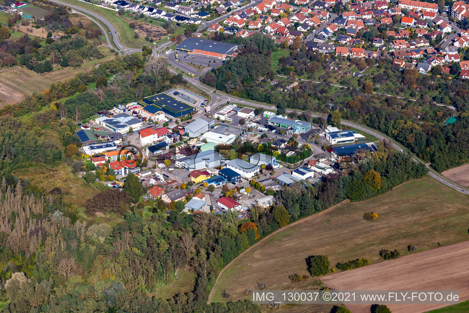 Vue aérienne de Zone commerciale Mittelwegring à Jockgrim dans le département Rhénanie-Palatinat, Allemagne