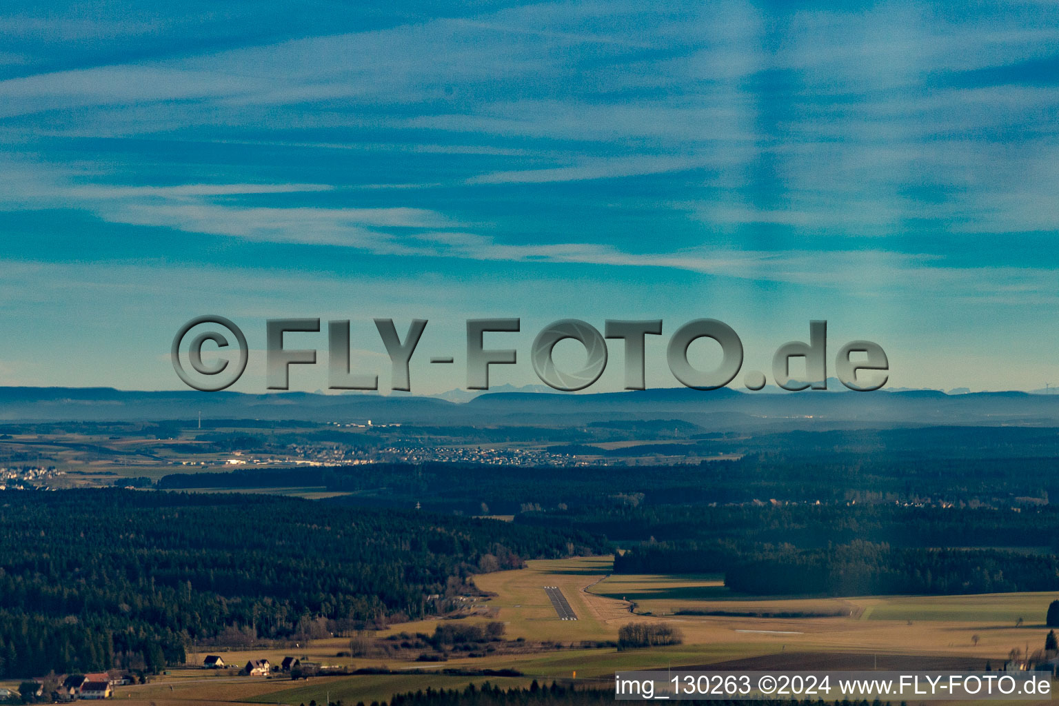 Vue aérienne de Winzeln-Aéroport de Schramberg à le quartier Winzeln in Fluorn-Winzeln dans le département Bade-Wurtemberg, Allemagne