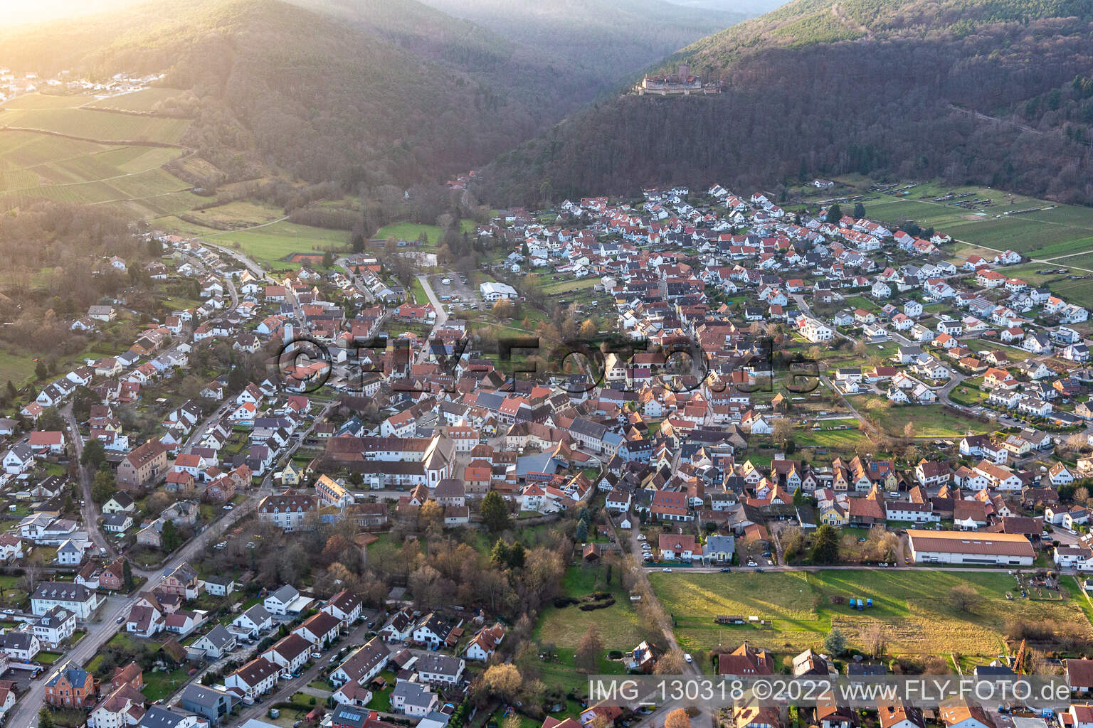 Photographie aérienne de Klingenmünster dans le département Rhénanie-Palatinat, Allemagne