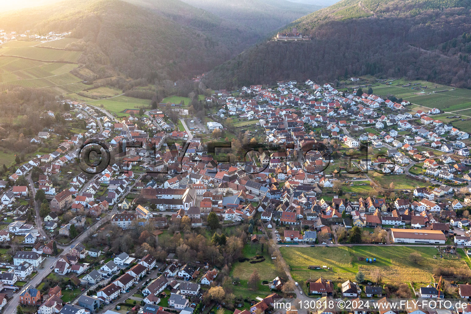 Photographie aérienne de Klingenmünster dans le département Rhénanie-Palatinat, Allemagne