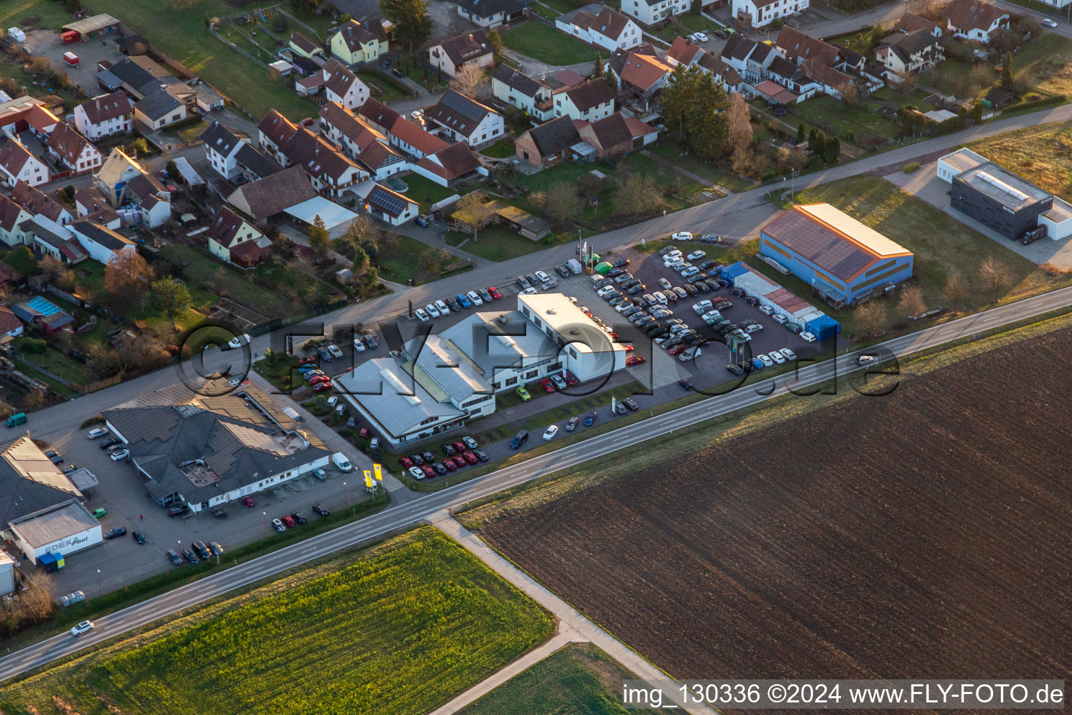 Vue aérienne de Marché des voitures d'occasion de Viehstrich à Steinfeld dans le département Rhénanie-Palatinat, Allemagne