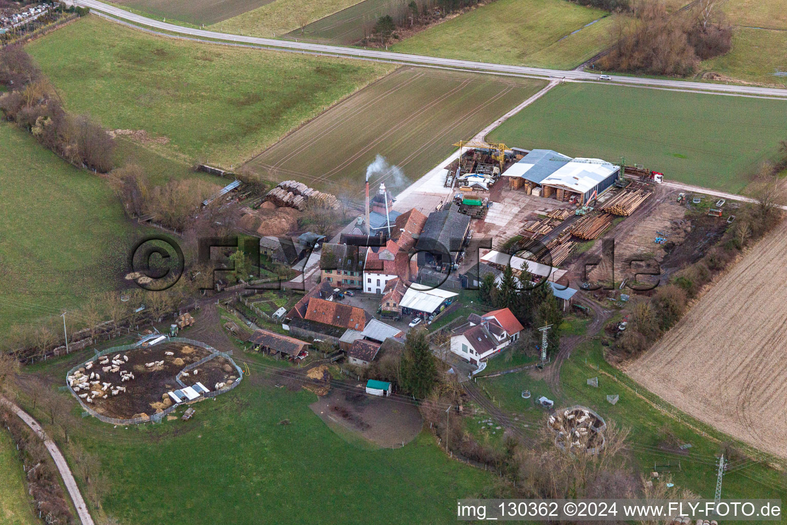 Vue aérienne de Boiseries d'Orth au Schaidter Mühle à le quartier Schaidt in Wörth am Rhein dans le département Rhénanie-Palatinat, Allemagne