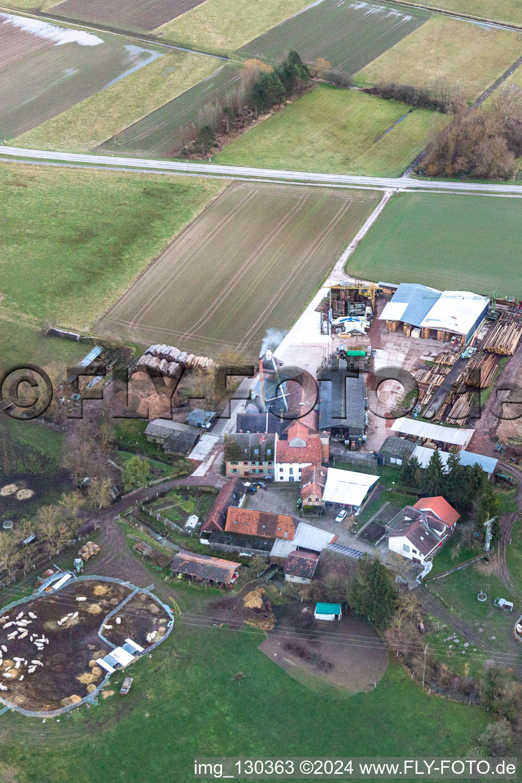 Vue aérienne de Boiseries d'Orth au Schaidter Mühle à le quartier Schaidt in Wörth am Rhein dans le département Rhénanie-Palatinat, Allemagne