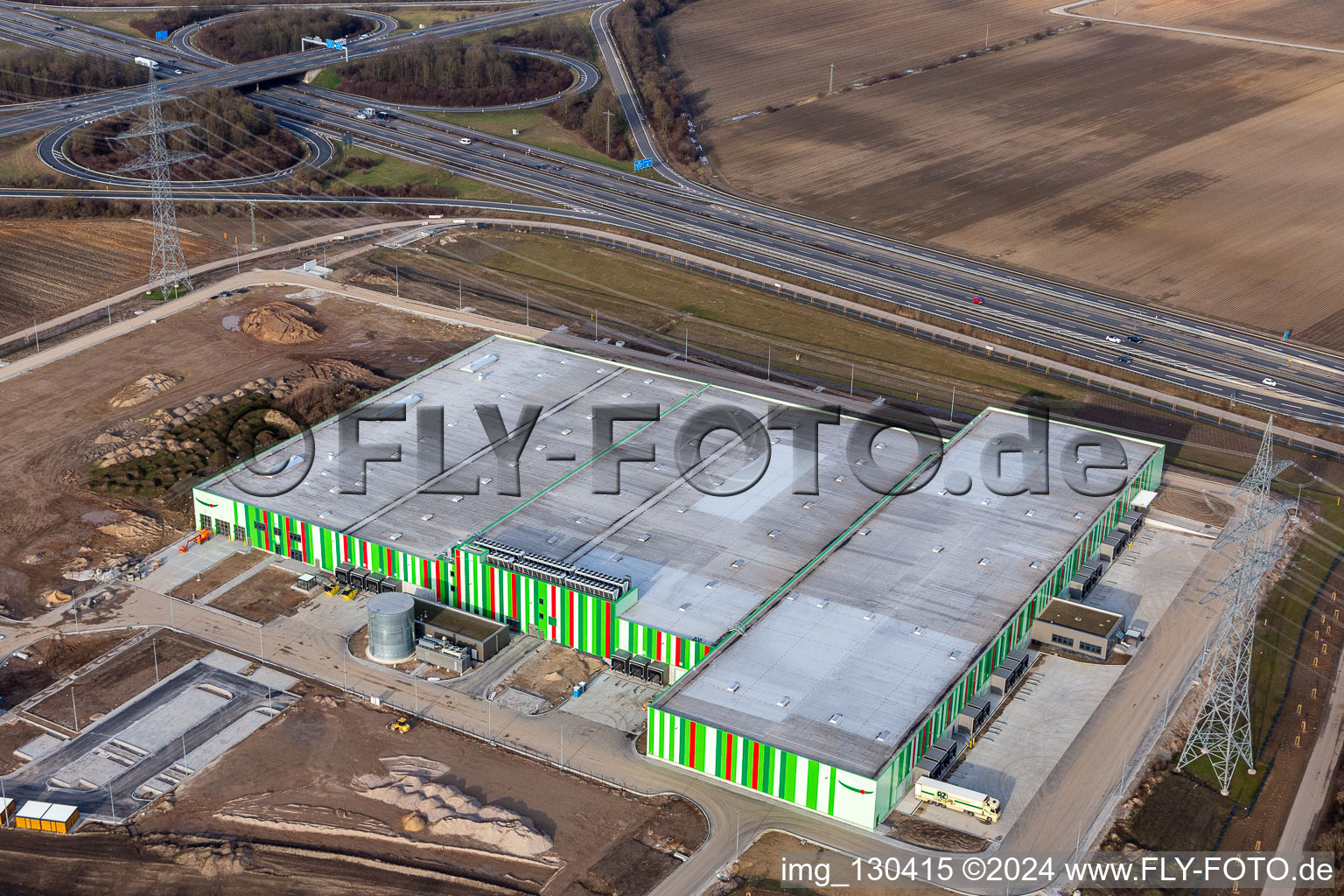 Vue oblique de Nouvelle construction du Pfalzmarkt pour les fruits et légumes à Mutterstadt dans le département Rhénanie-Palatinat, Allemagne