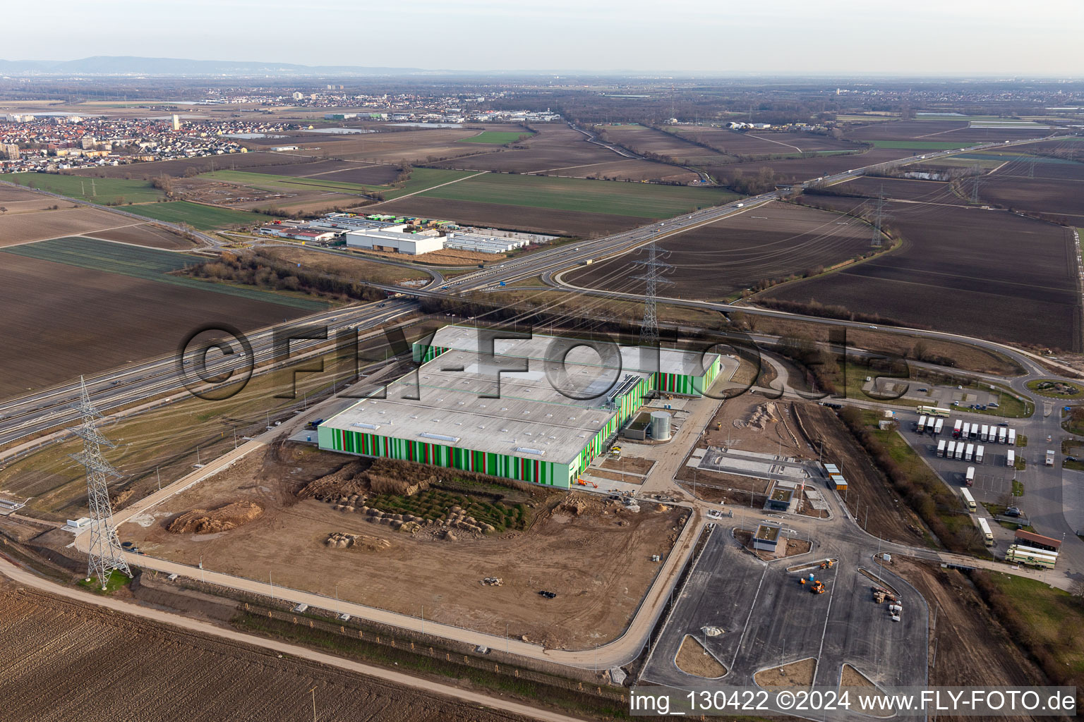 Nouvelle construction du Pfalzmarkt pour les fruits et légumes à Mutterstadt dans le département Rhénanie-Palatinat, Allemagne vue d'en haut