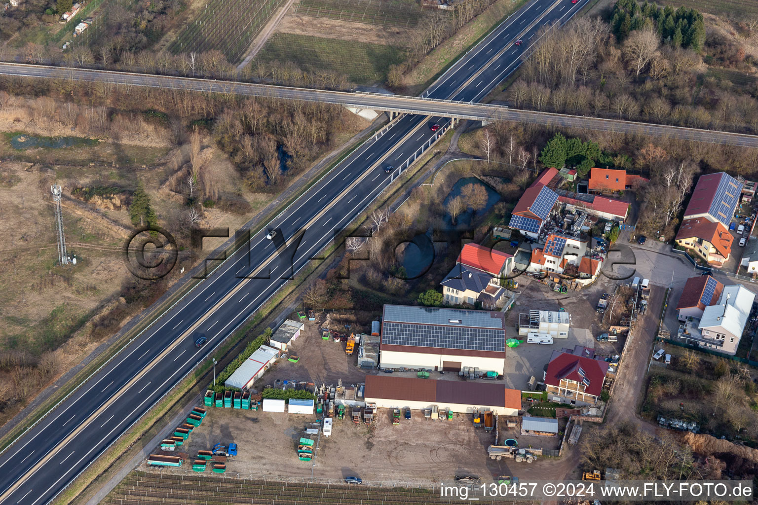 Vue oblique de Zone commerciale In der Nauroth, protection contre le bruit industriel GOWA à Ellerstadt dans le département Rhénanie-Palatinat, Allemagne