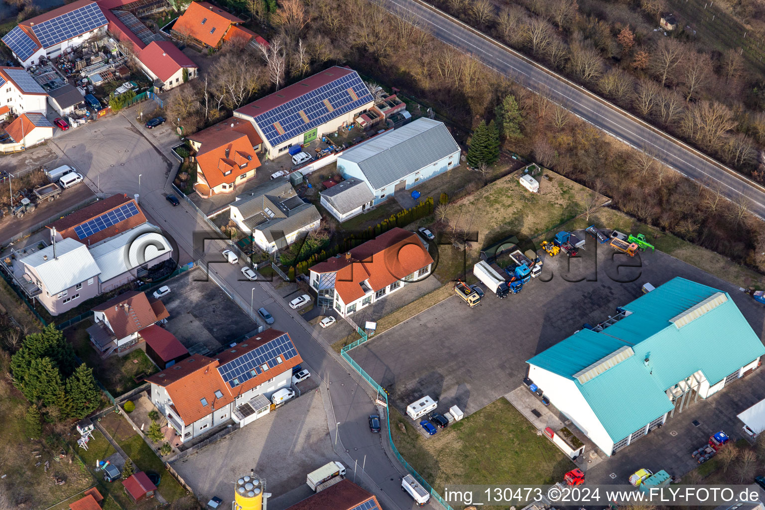 Vue aérienne de Zone commerciale In der Nauroth, Harry Anton construction de plomberie et de chauffage à Ellerstadt dans le département Rhénanie-Palatinat, Allemagne