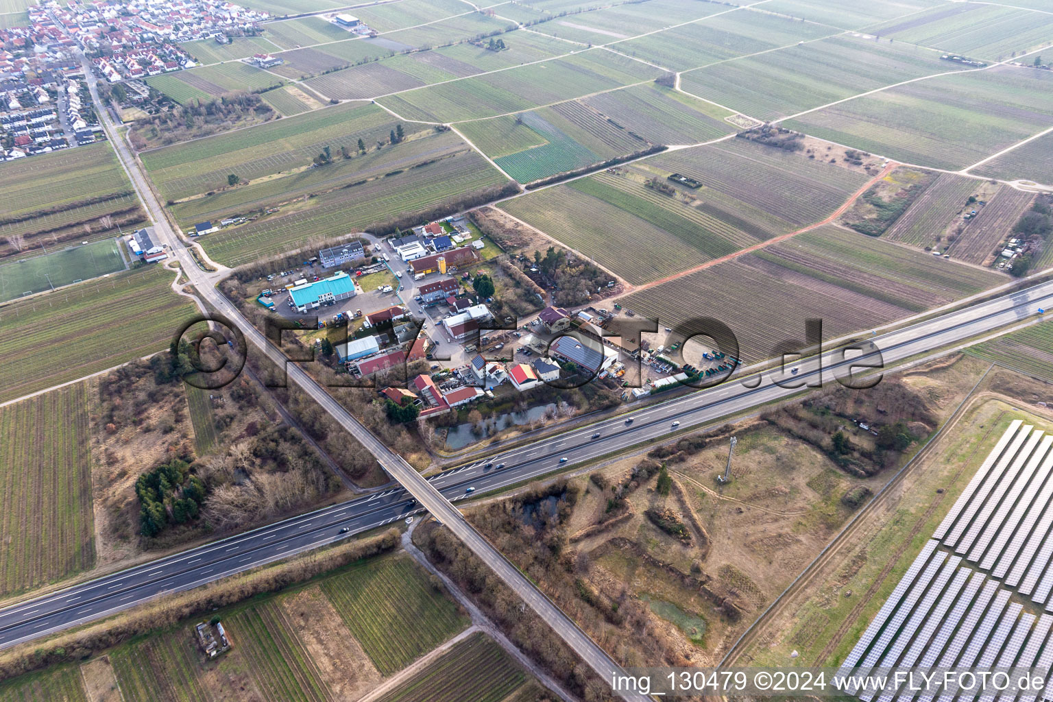 Vue d'oiseau de Zone commerciale dans le Nauroth à Ellerstadt dans le département Rhénanie-Palatinat, Allemagne